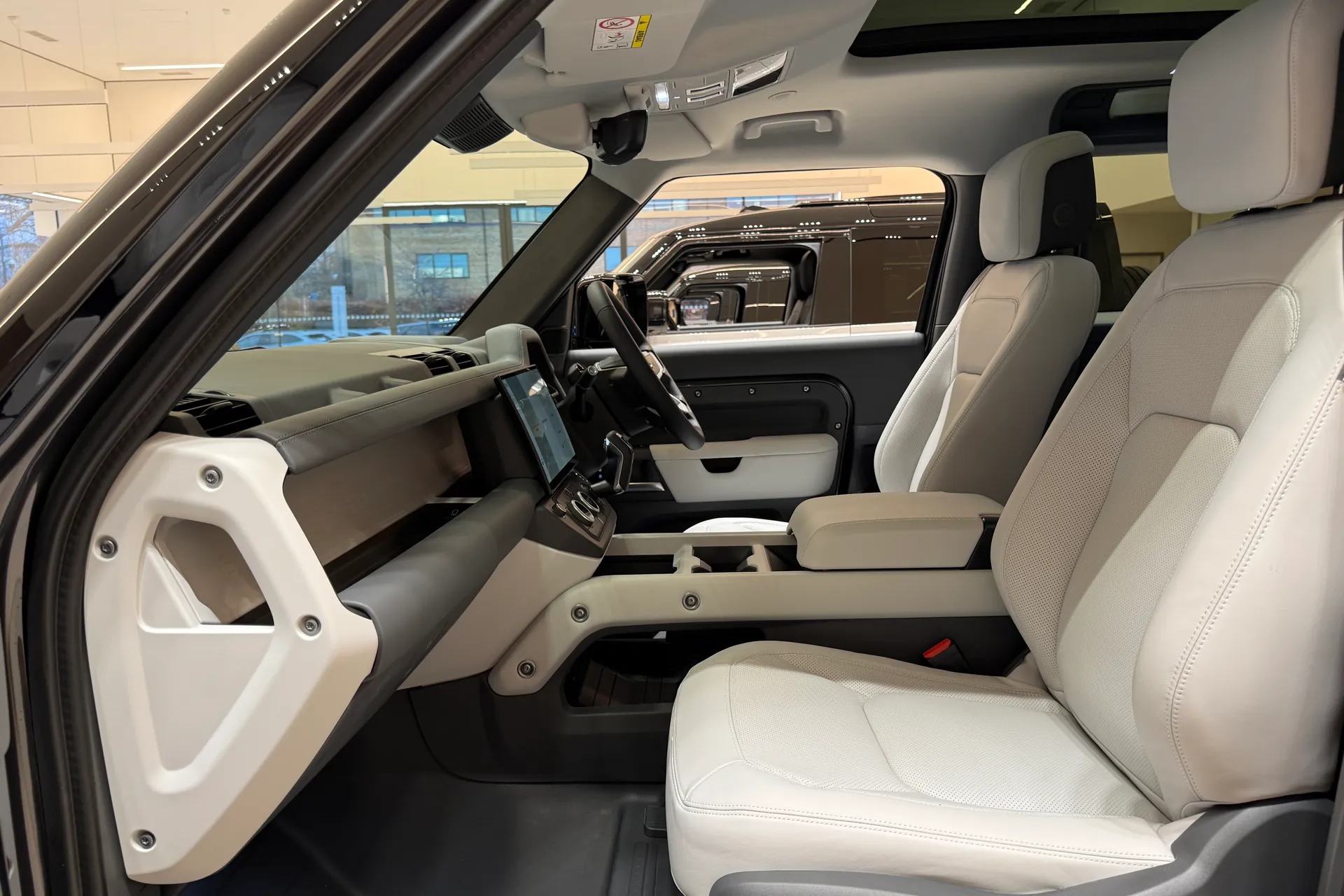 LAND ROVER Defender 90 thumbnail image number 35