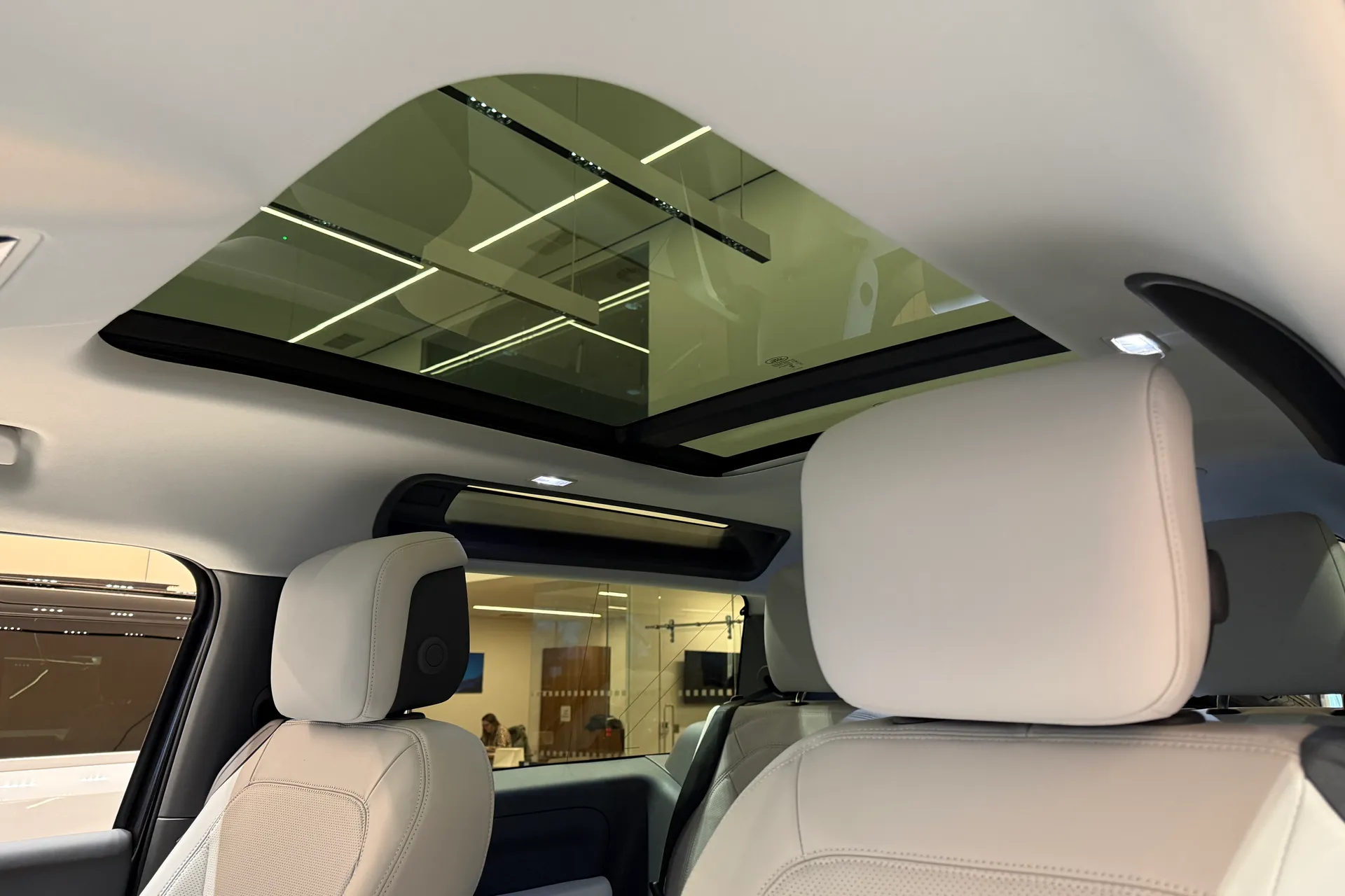 LAND ROVER Defender 90 thumbnail image number 4