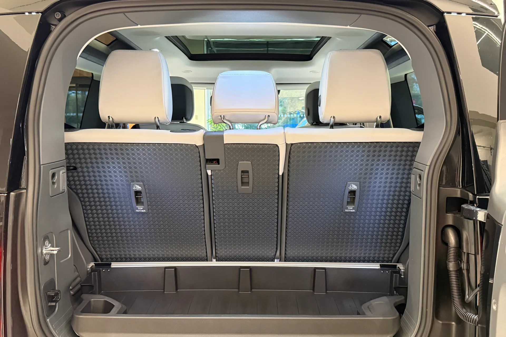 LAND ROVER Defender 90 thumbnail image number 26