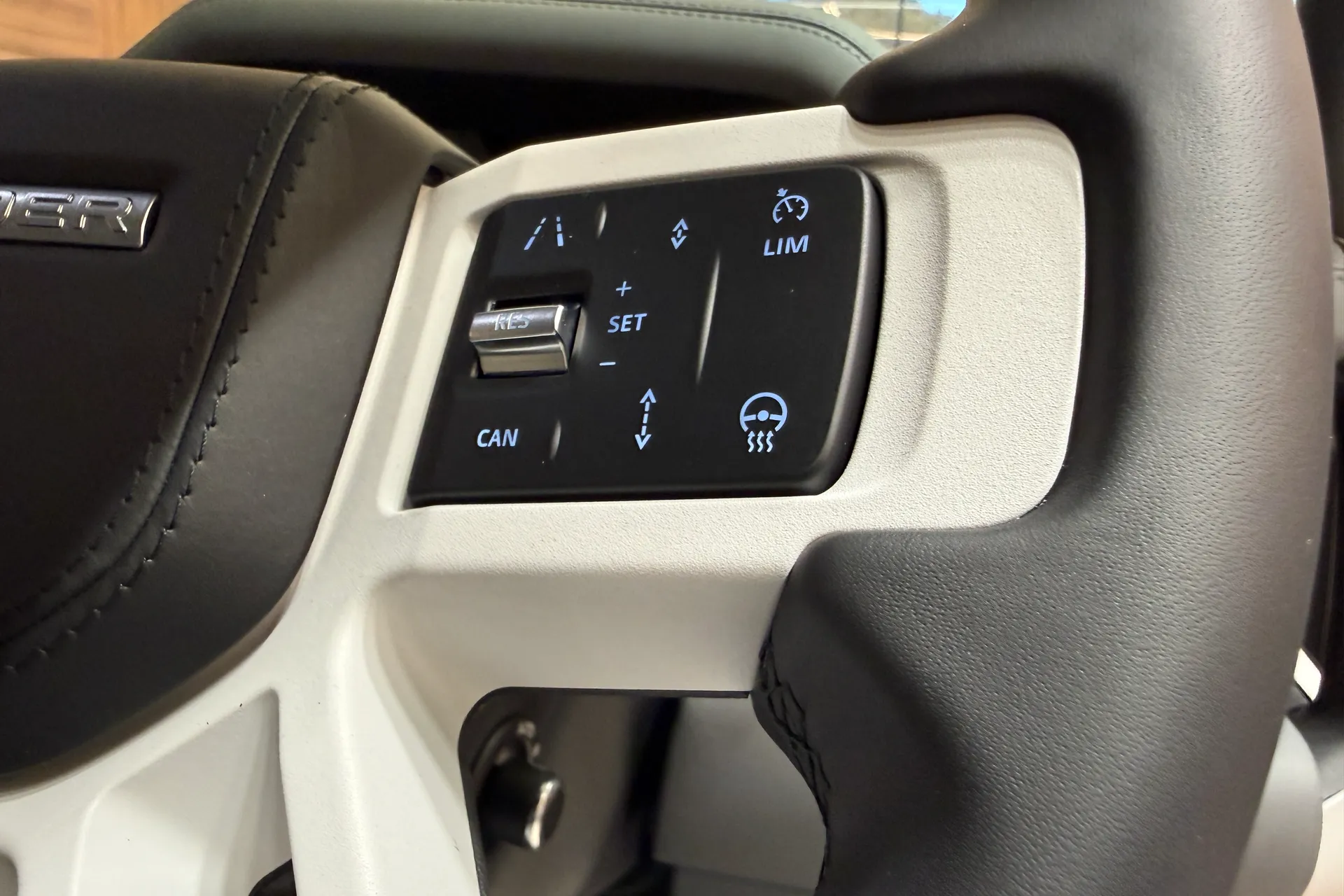 LAND ROVER Defender 90 thumbnail image number 39