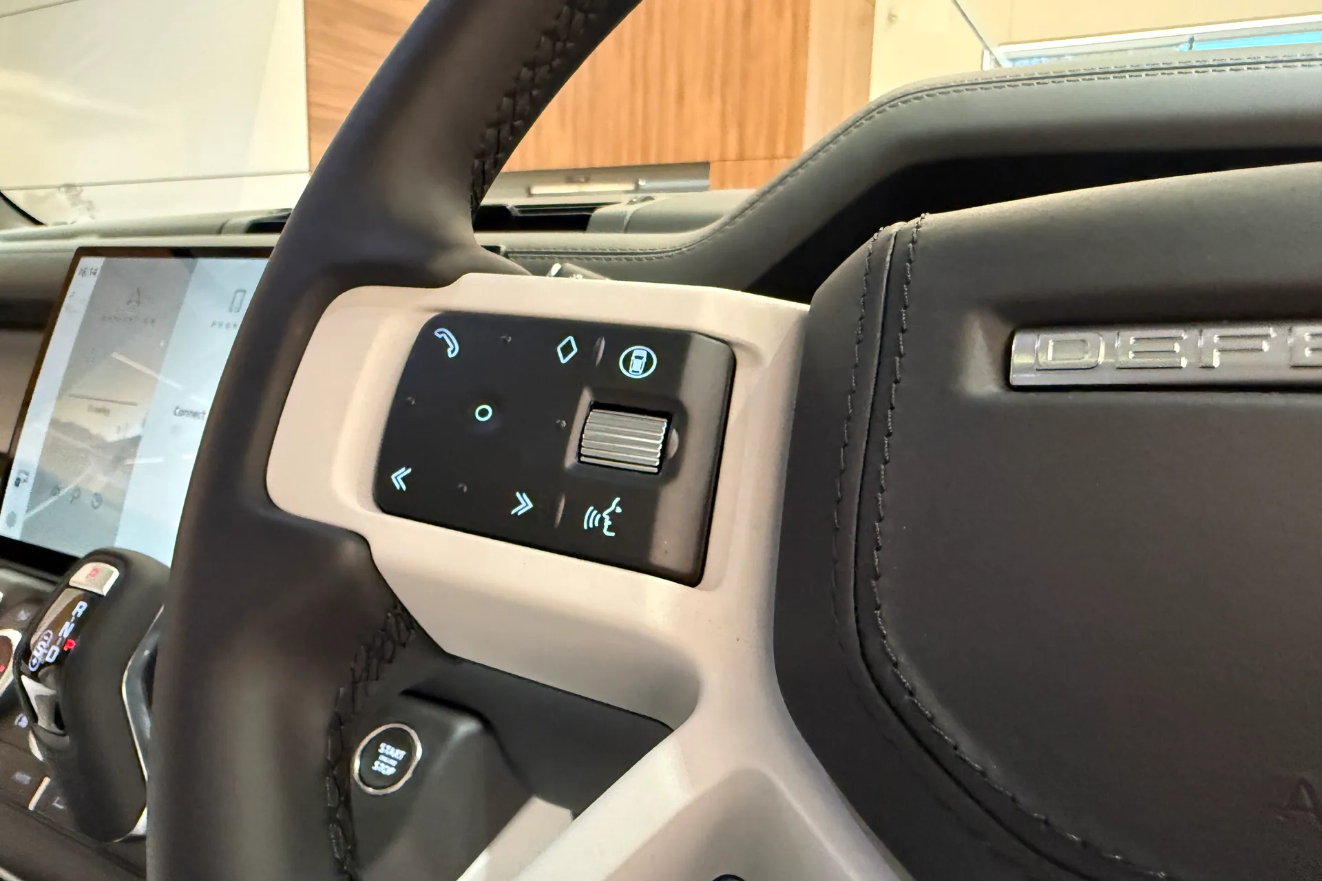 LAND ROVER Defender 90 thumbnail image number 38