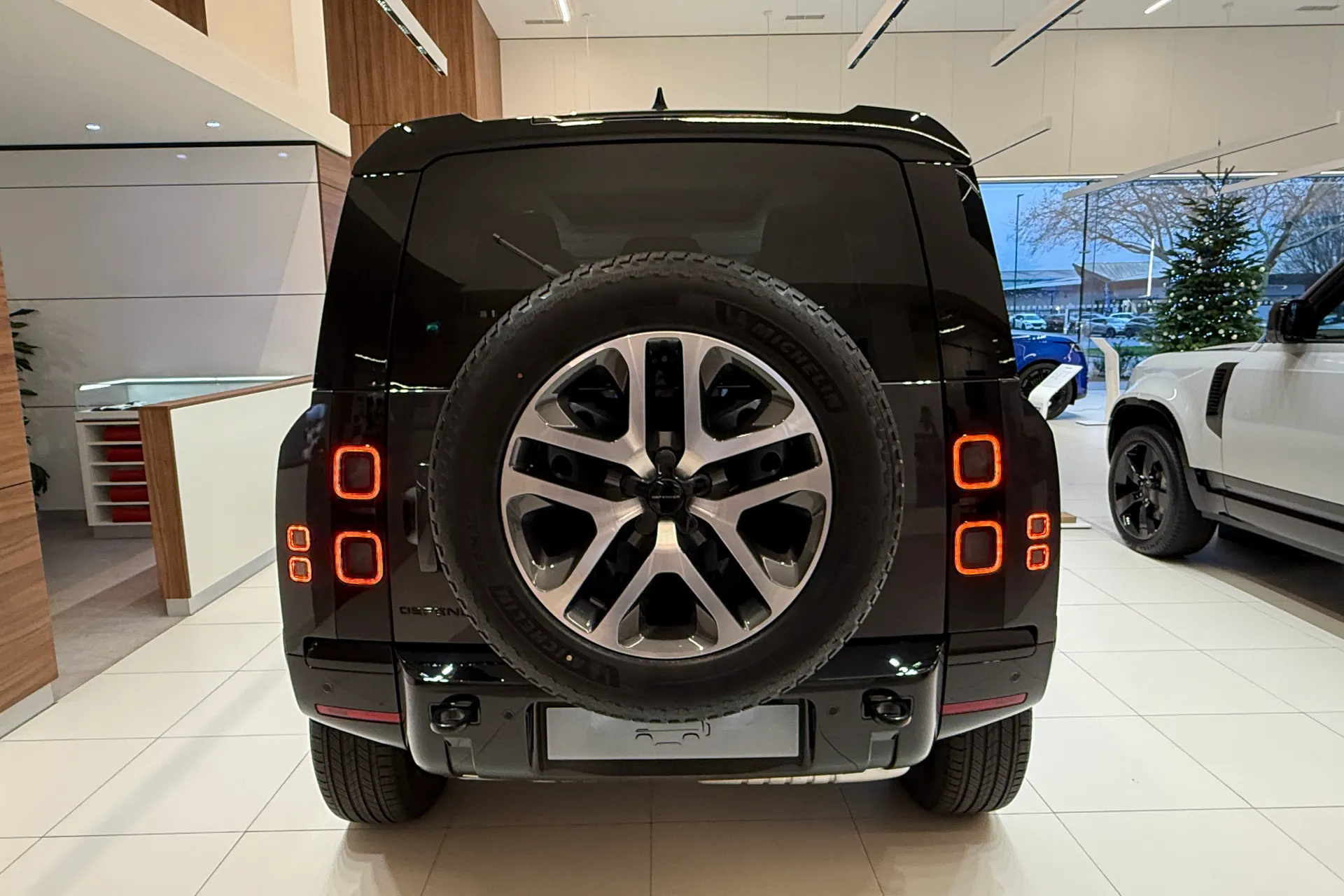 LAND ROVER Defender 90 thumbnail image number 12