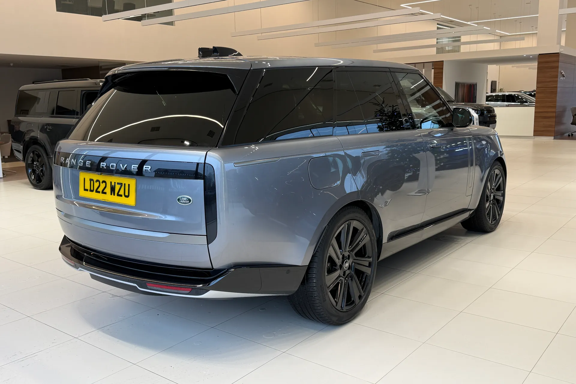 LAND ROVER RANGE ROVER thumbnail image number 13