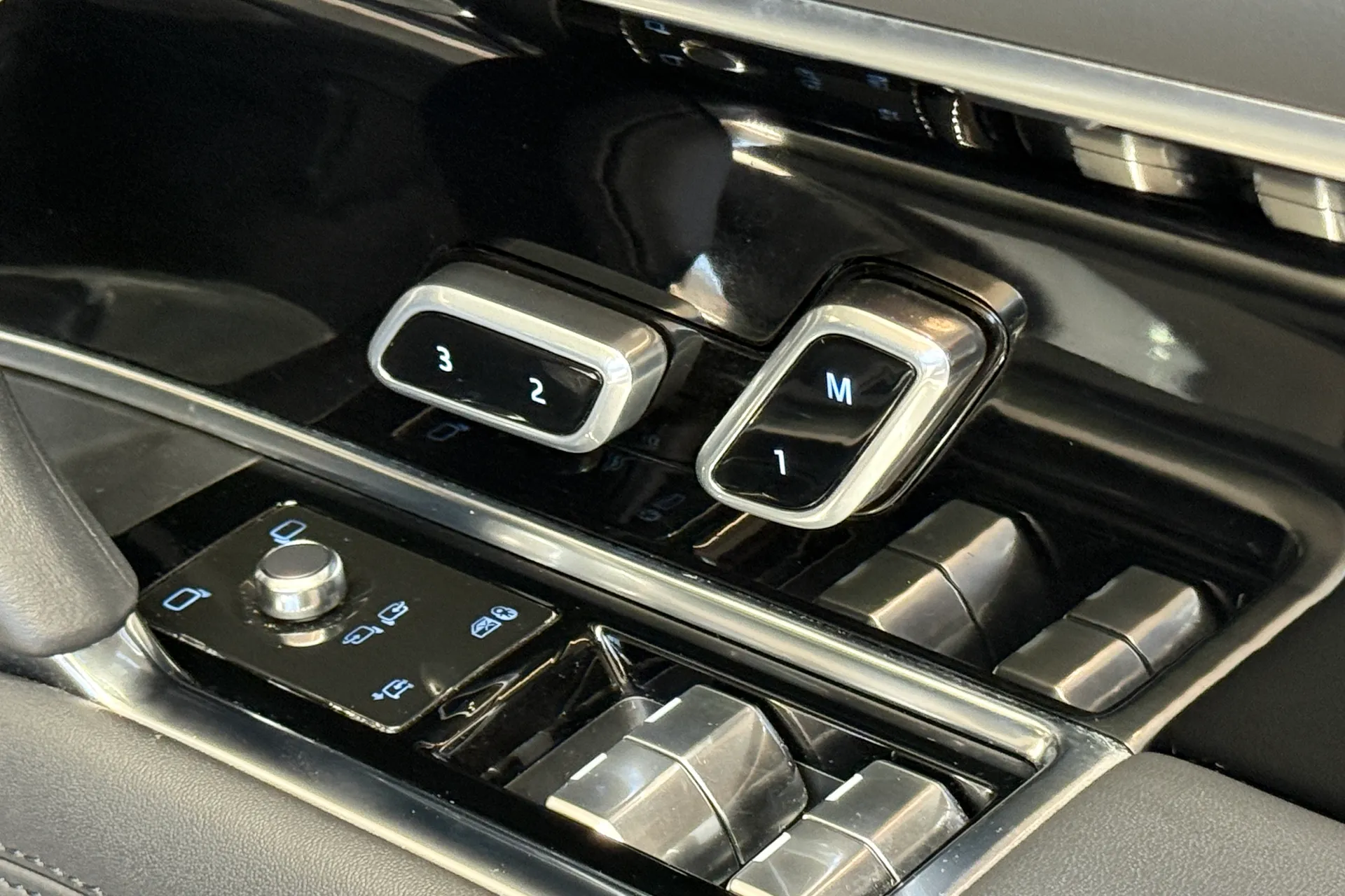 LAND ROVER RANGE ROVER thumbnail image number 57