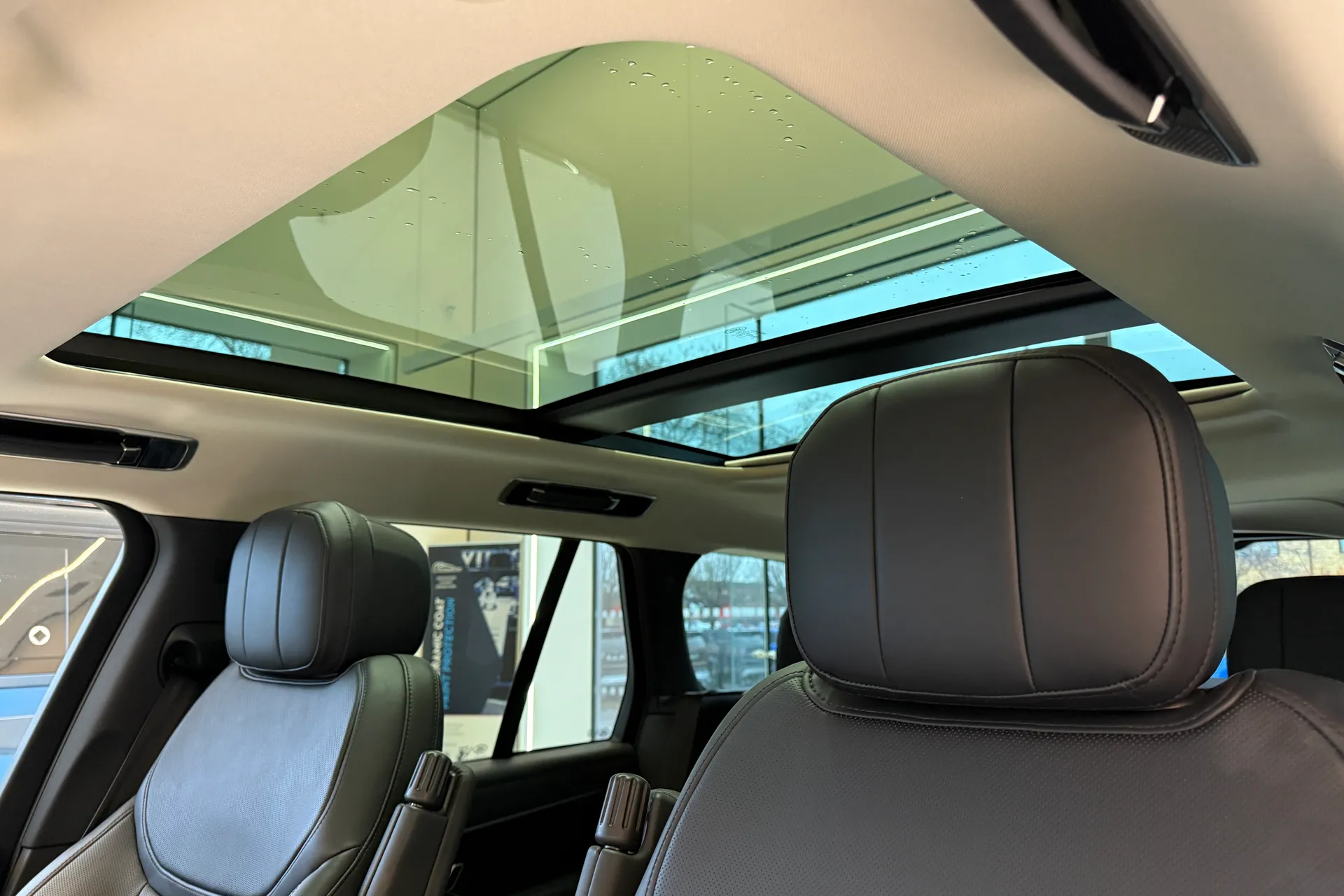 LAND ROVER RANGE ROVER thumbnail image number 4