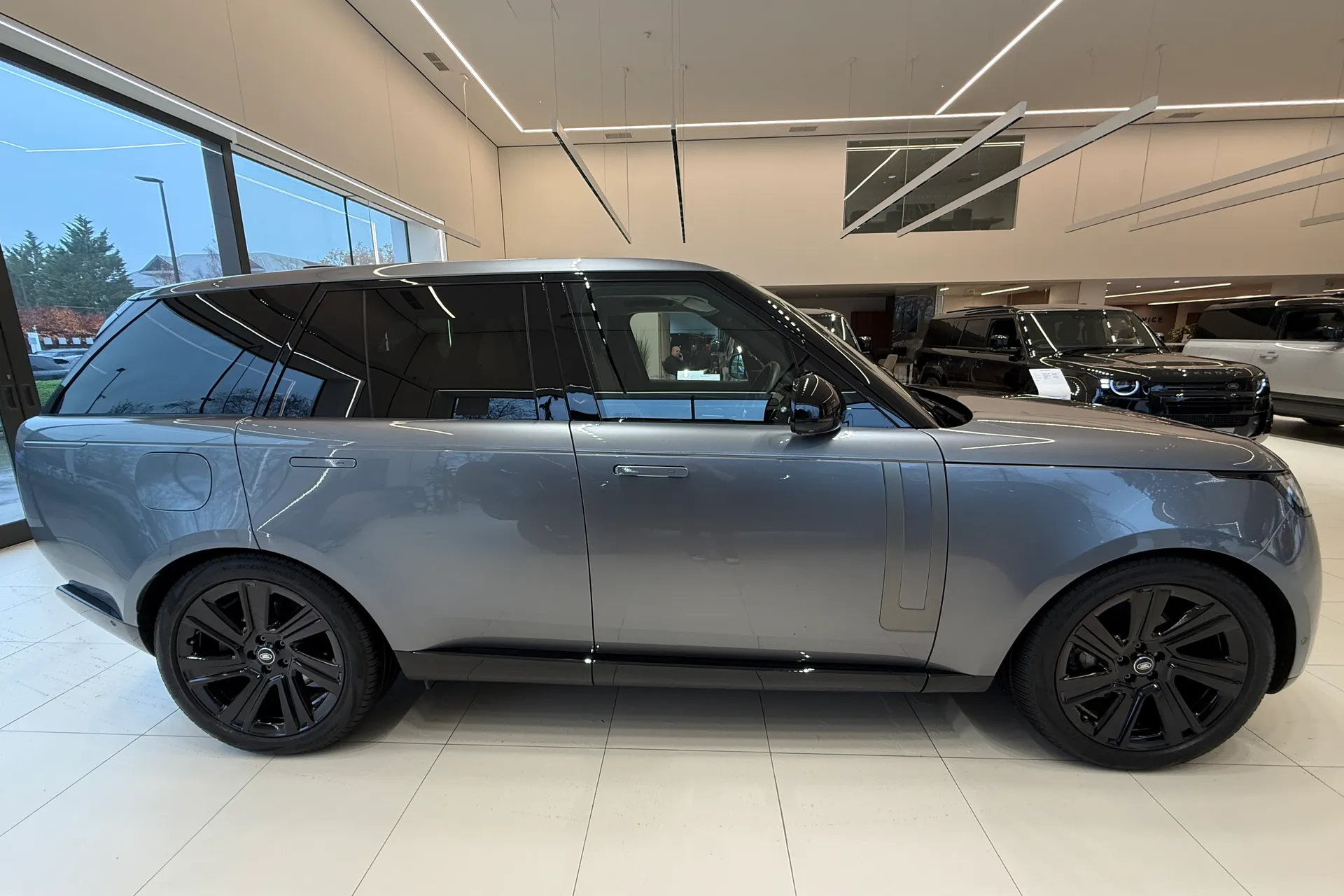 LAND ROVER RANGE ROVER thumbnail image number 2