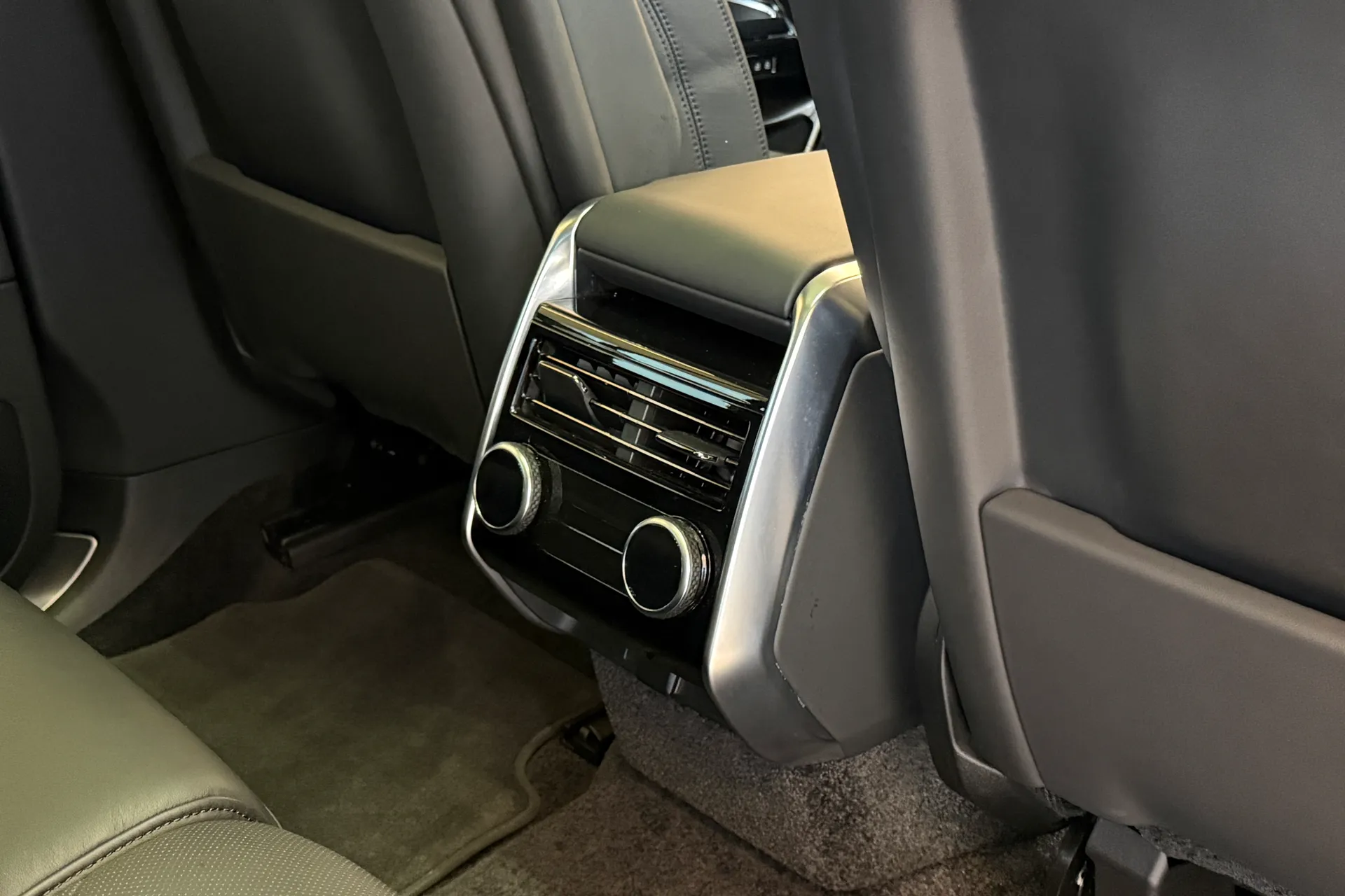 LAND ROVER RANGE ROVER thumbnail image number 45