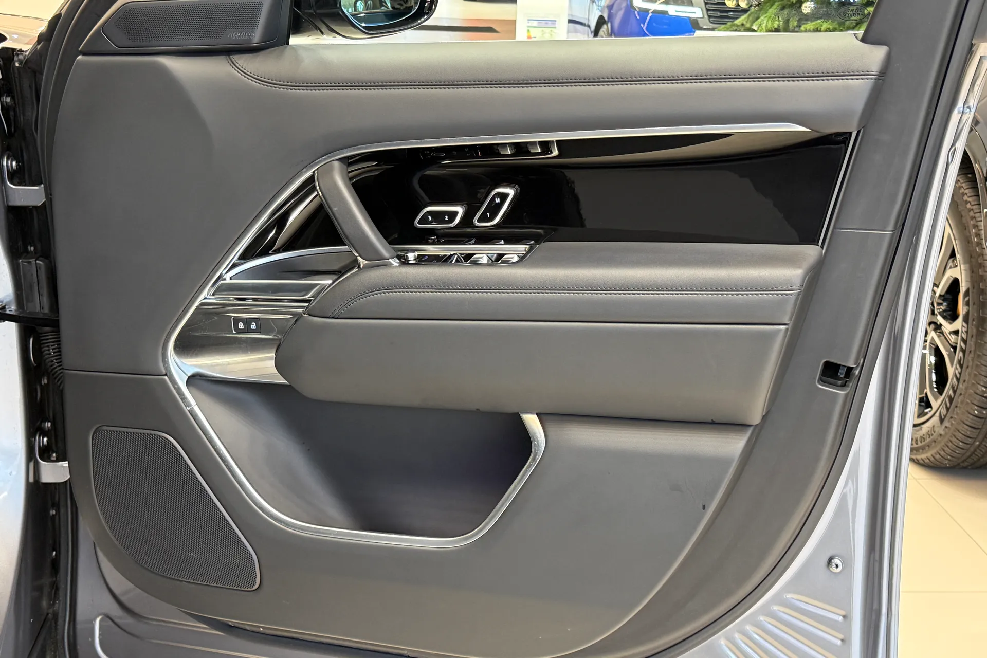 LAND ROVER RANGE ROVER thumbnail image number 59