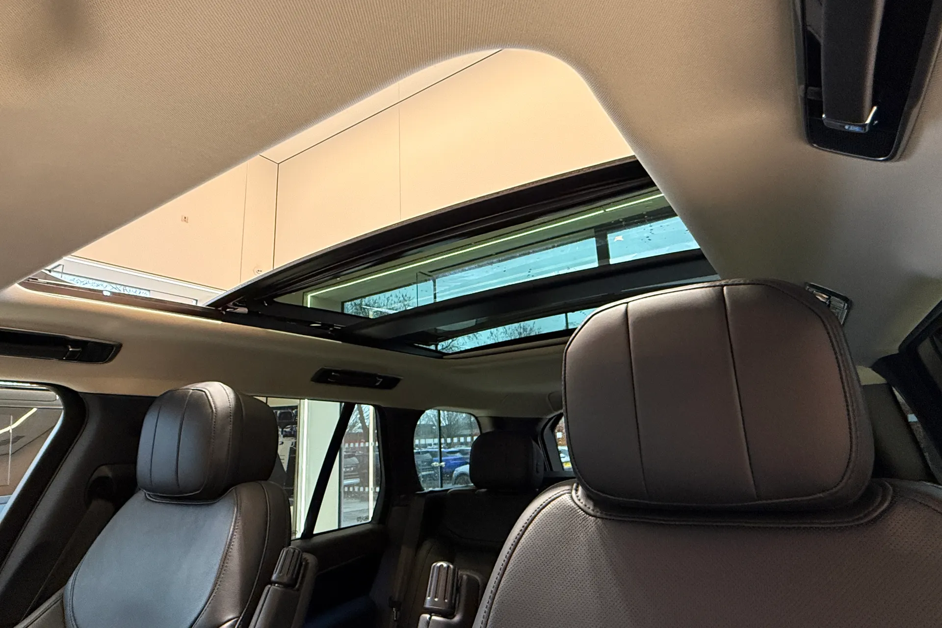 LAND ROVER RANGE ROVER thumbnail image number 5