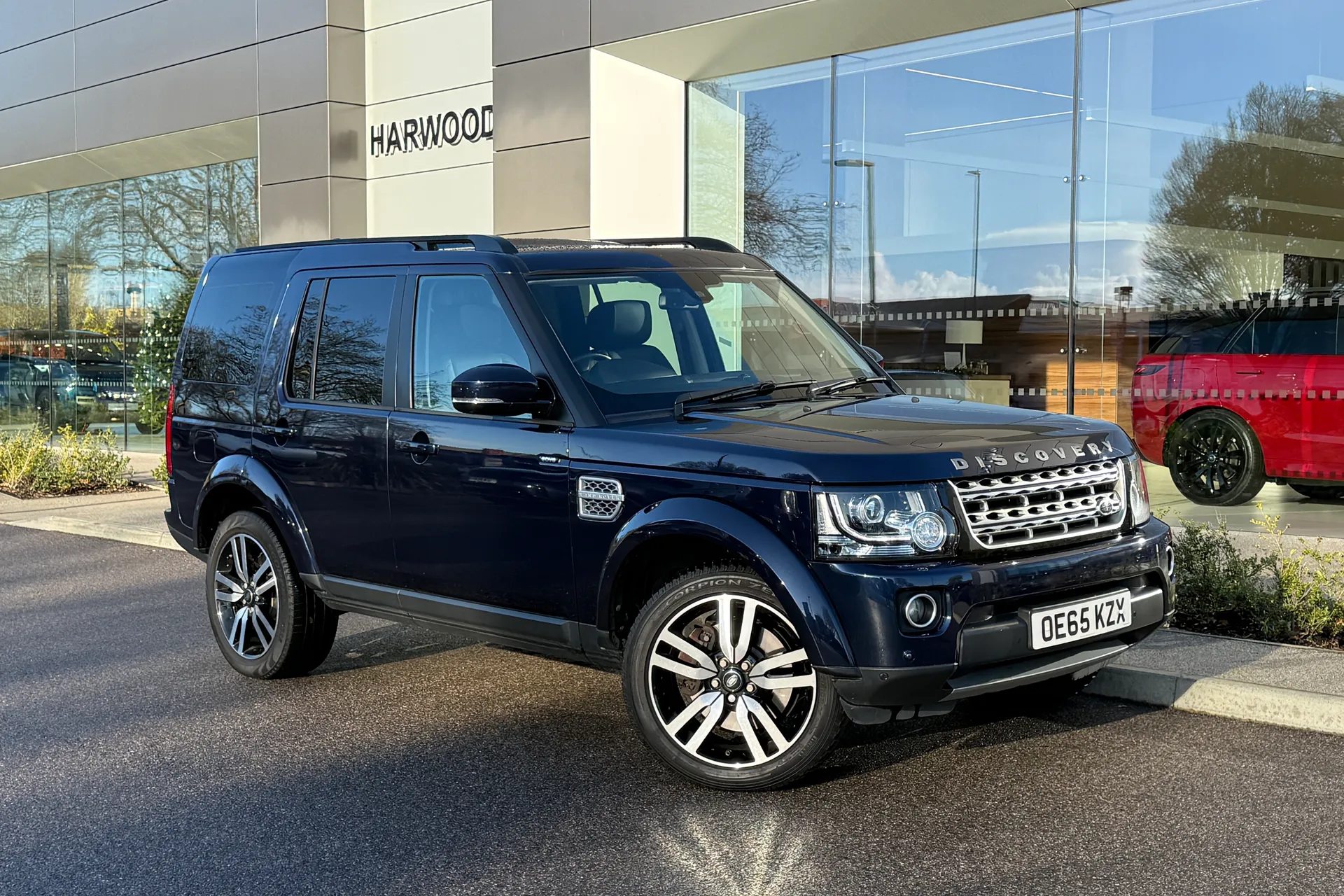 LAND ROVER DISCOVERY focused image