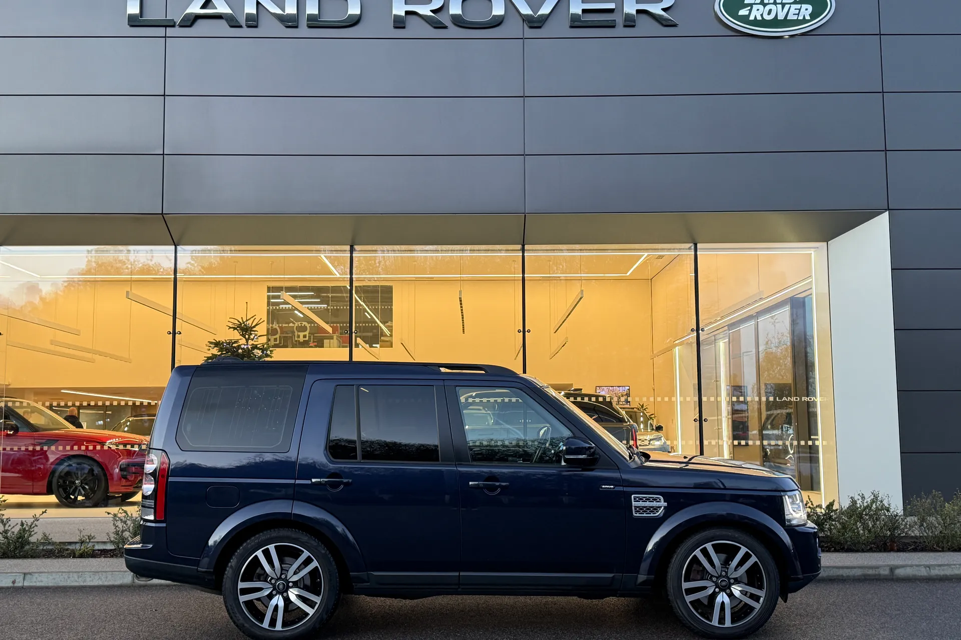 LAND ROVER DISCOVERY thumbnail image number 2