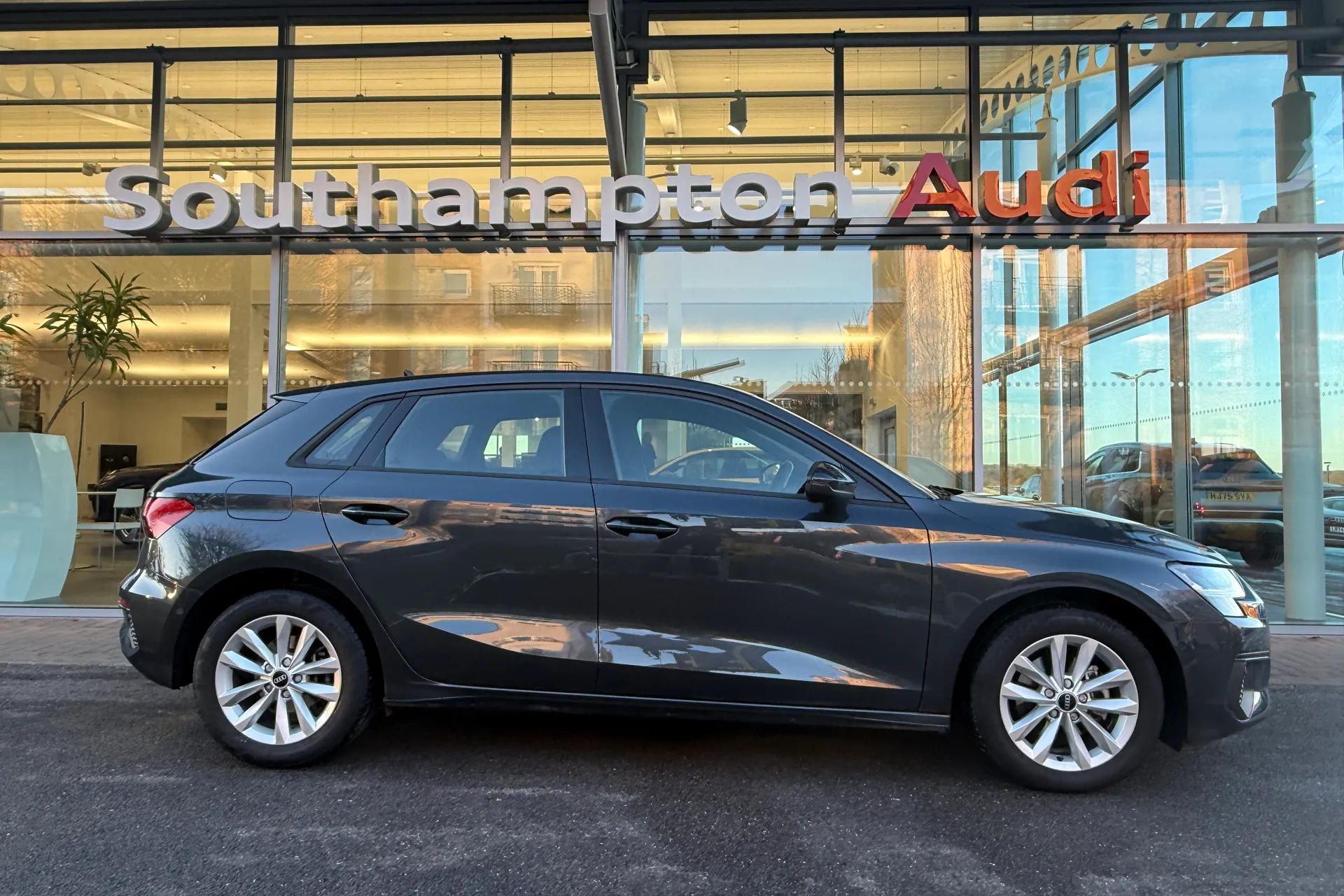 Audi A3 thumbnail image number 2