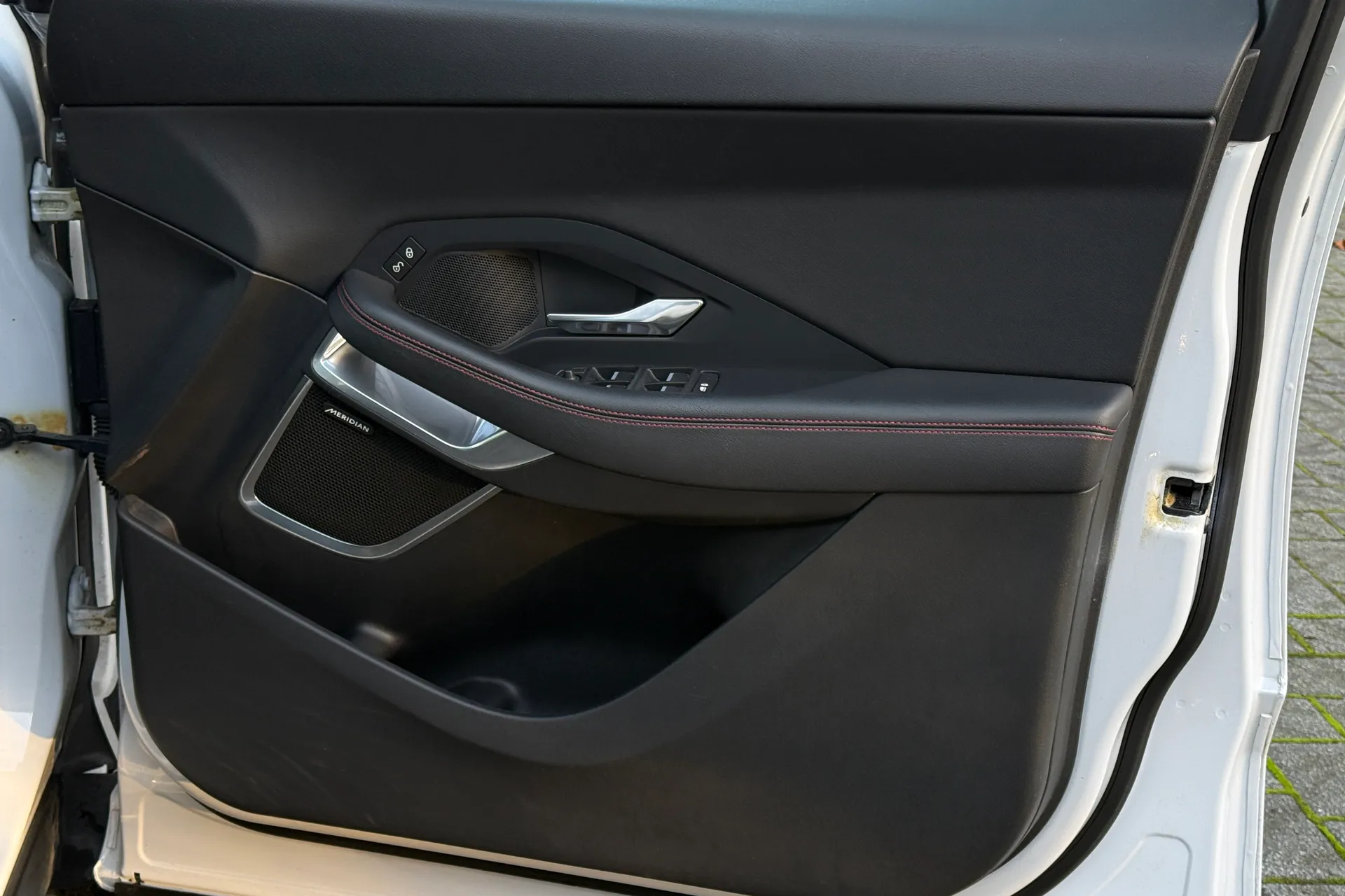 Jaguar E-PACE thumbnail image number 47