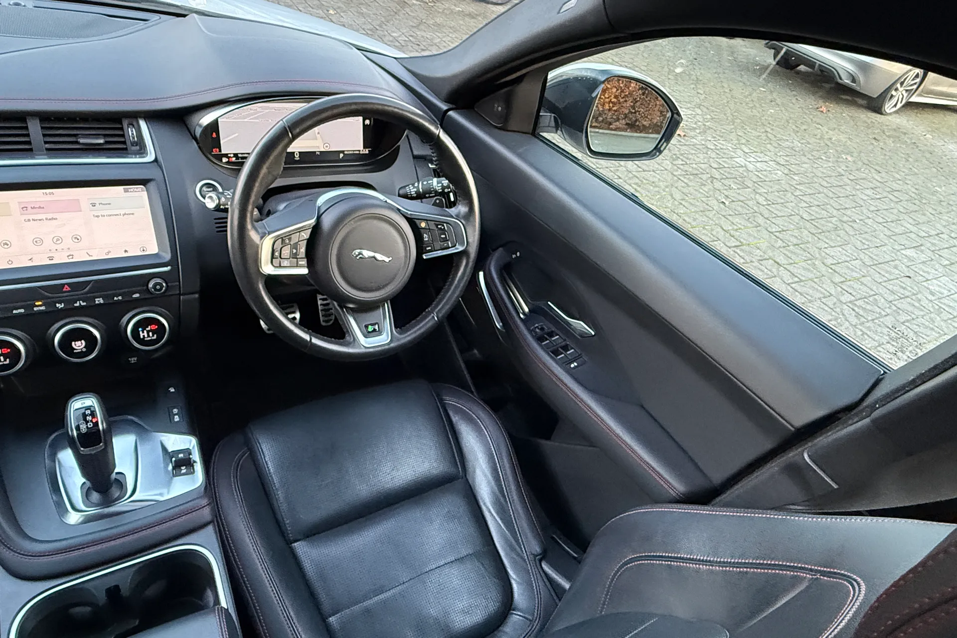 Jaguar E-PACE thumbnail image number 27