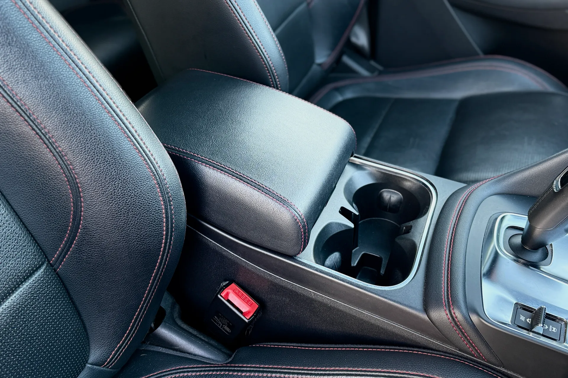 Jaguar E-PACE thumbnail image number 39