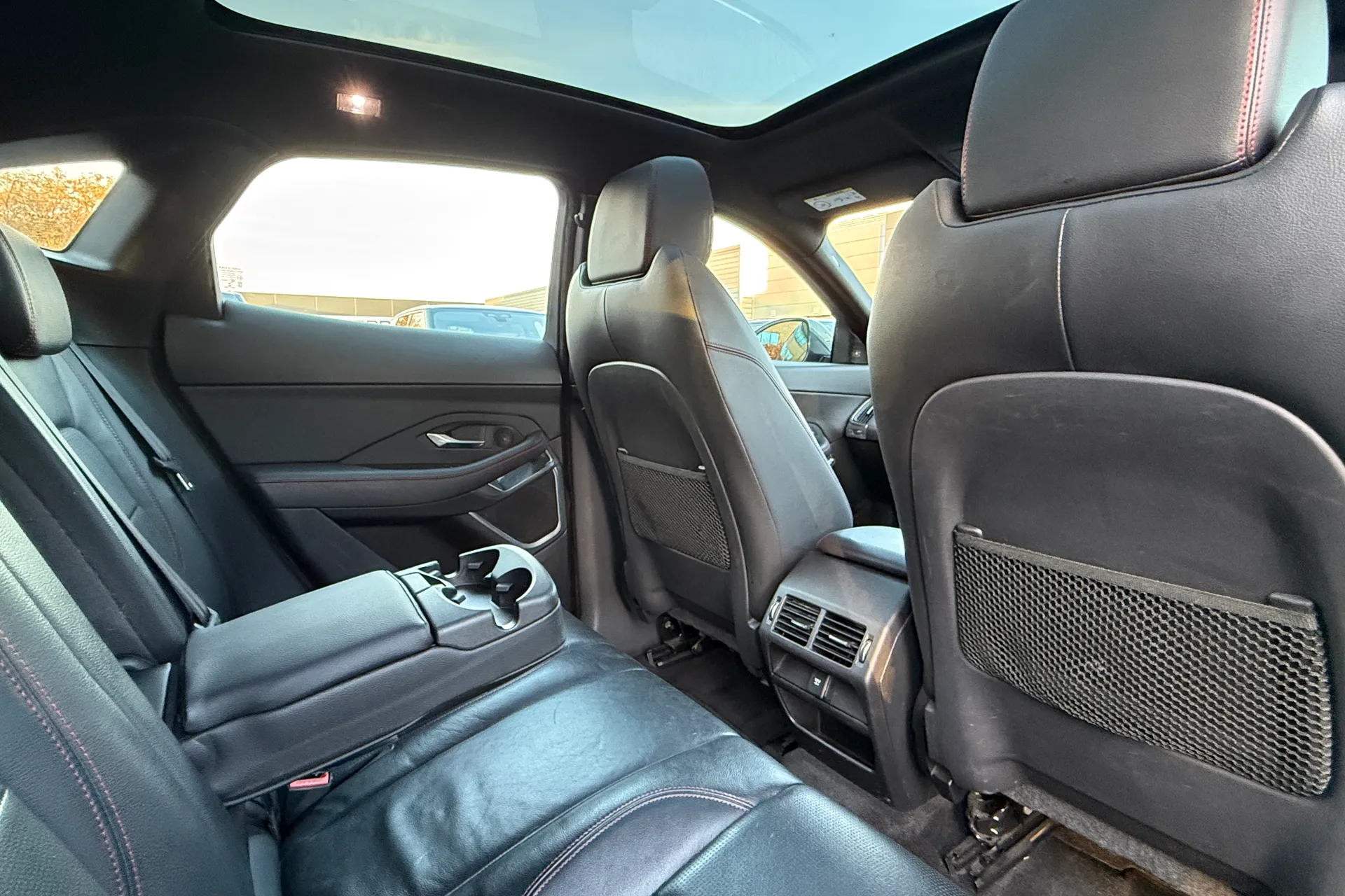 Jaguar E-PACE thumbnail image number 32