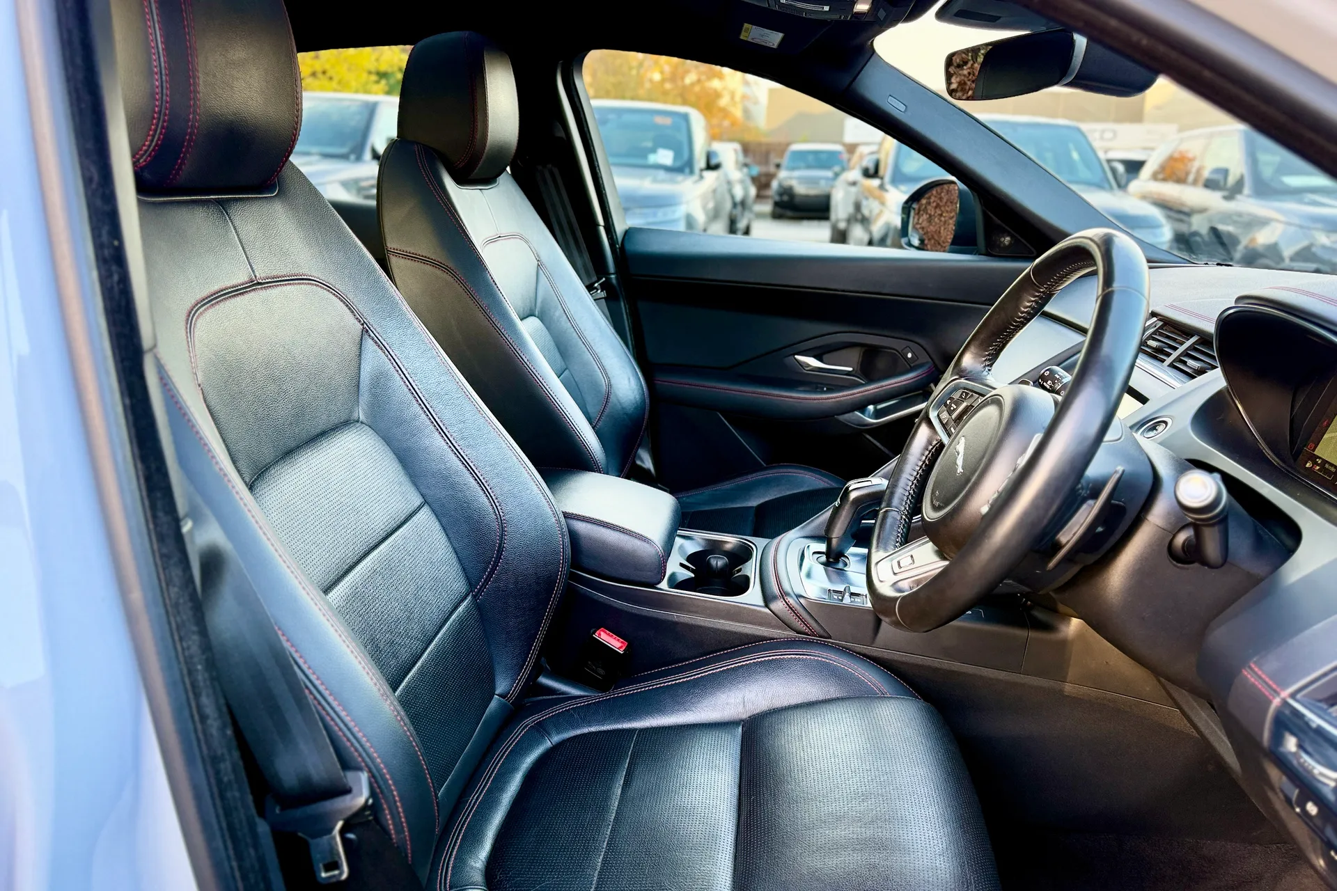 Jaguar E-PACE thumbnail image number 36