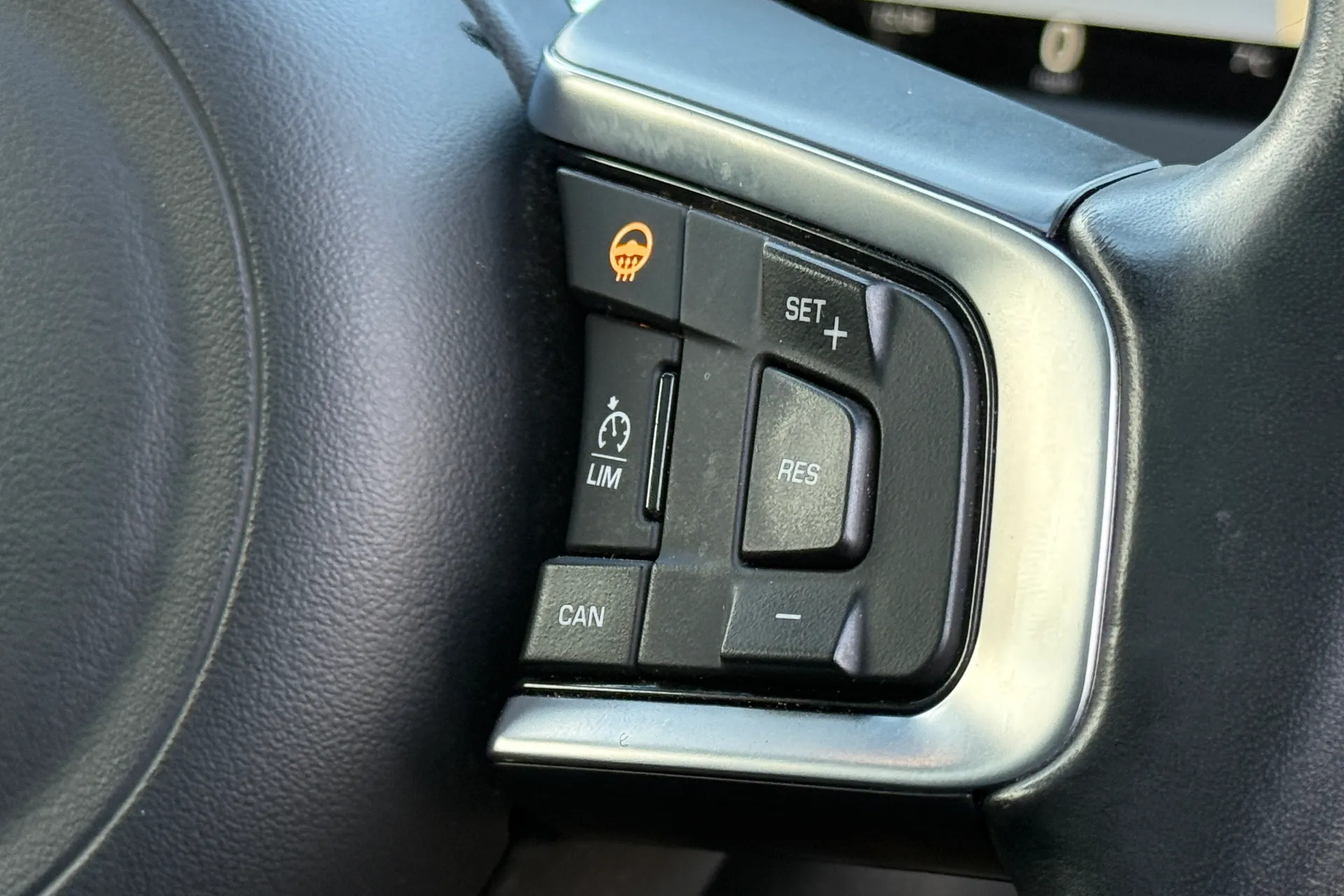 Jaguar E-PACE thumbnail image number 45