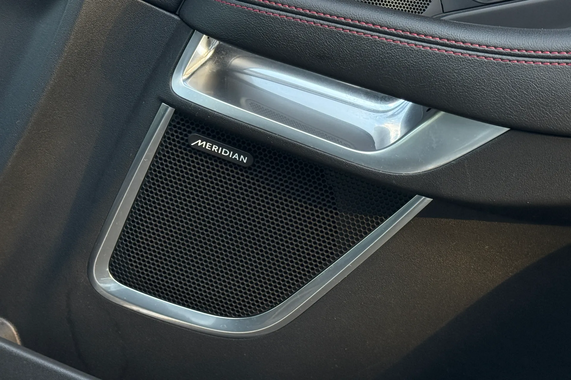 Jaguar E-PACE thumbnail image number 46