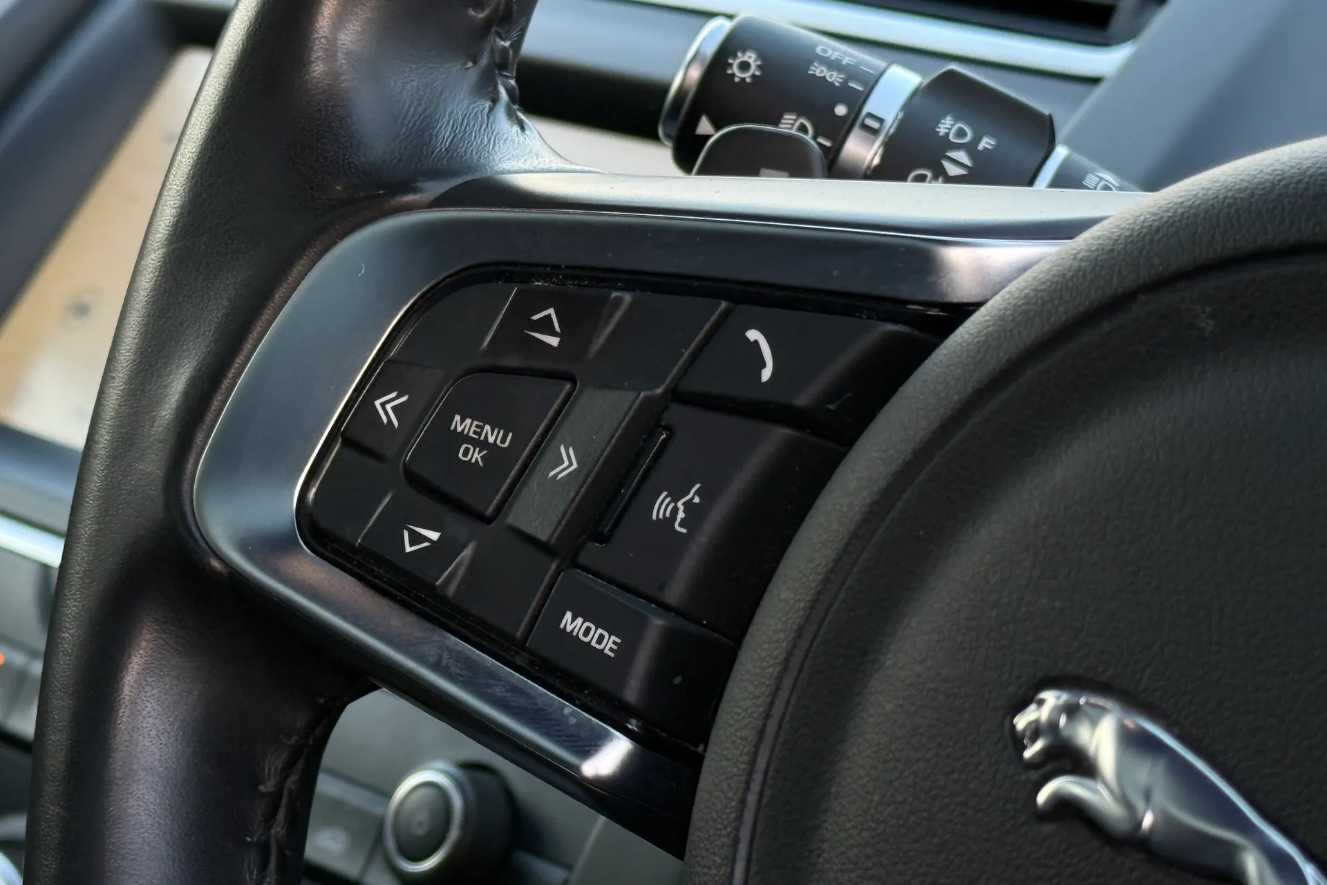 Jaguar E-PACE thumbnail image number 44