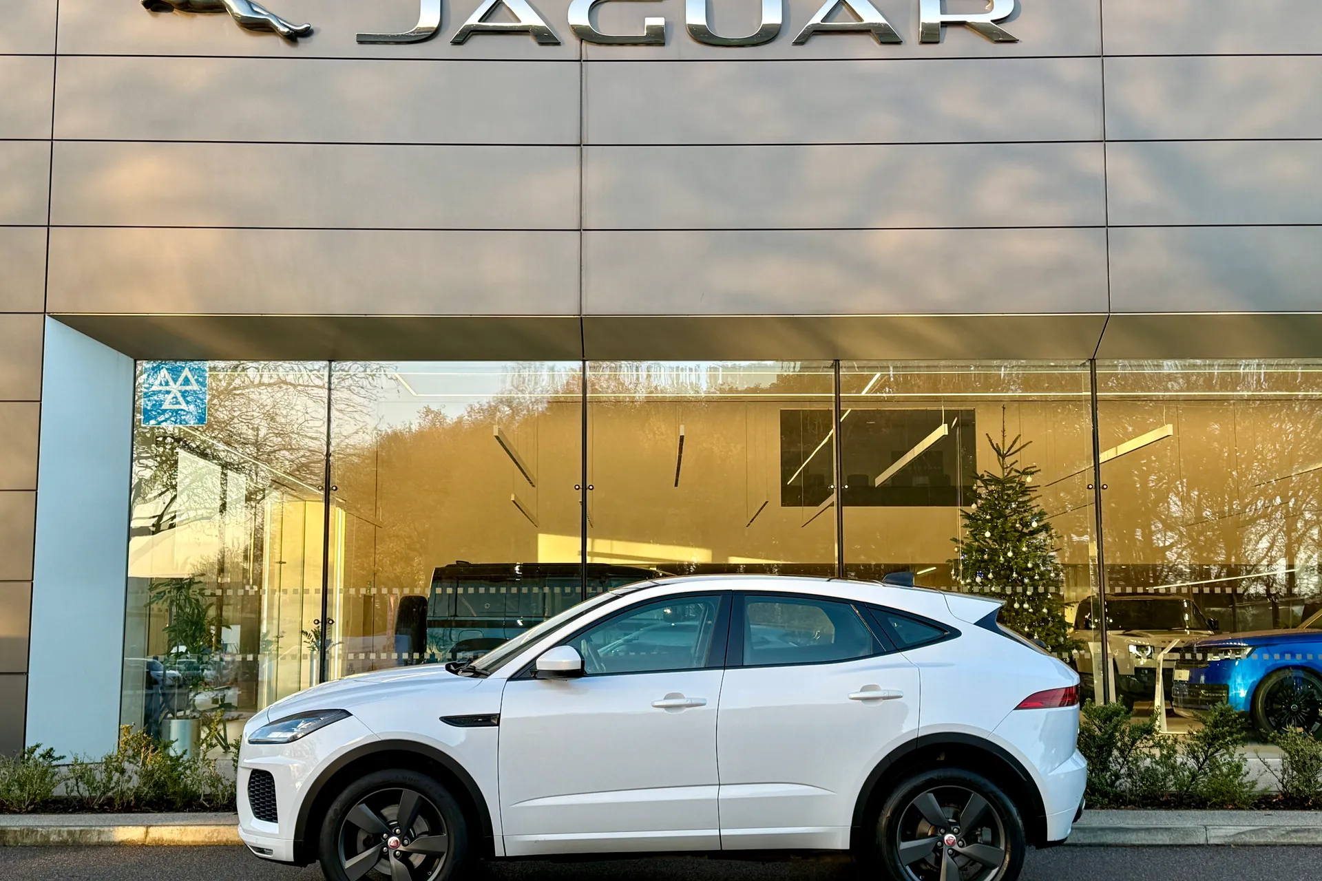 Jaguar E-PACE thumbnail image number 7
