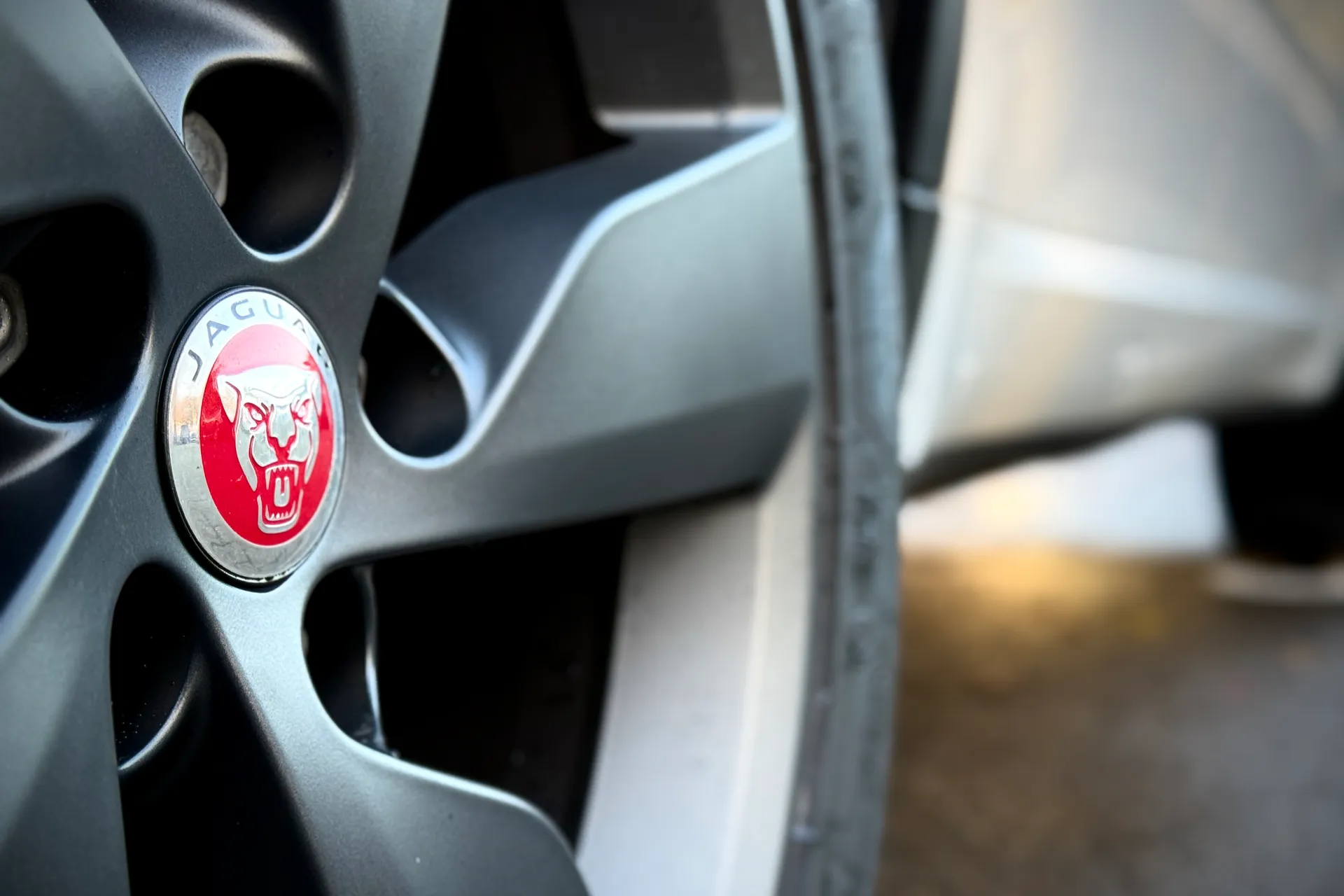 Jaguar E-PACE thumbnail image number 19