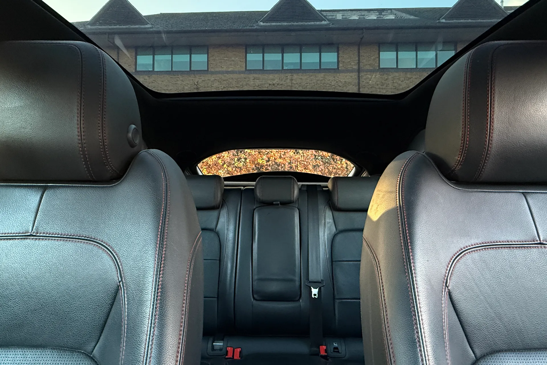 Jaguar E-PACE thumbnail image number 34