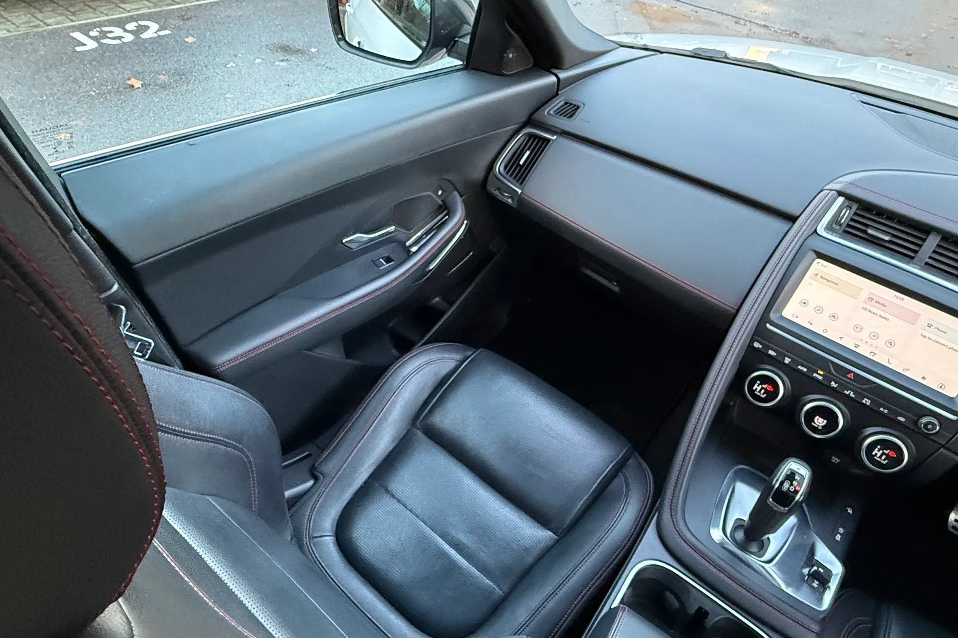 Jaguar E-PACE thumbnail image number 23