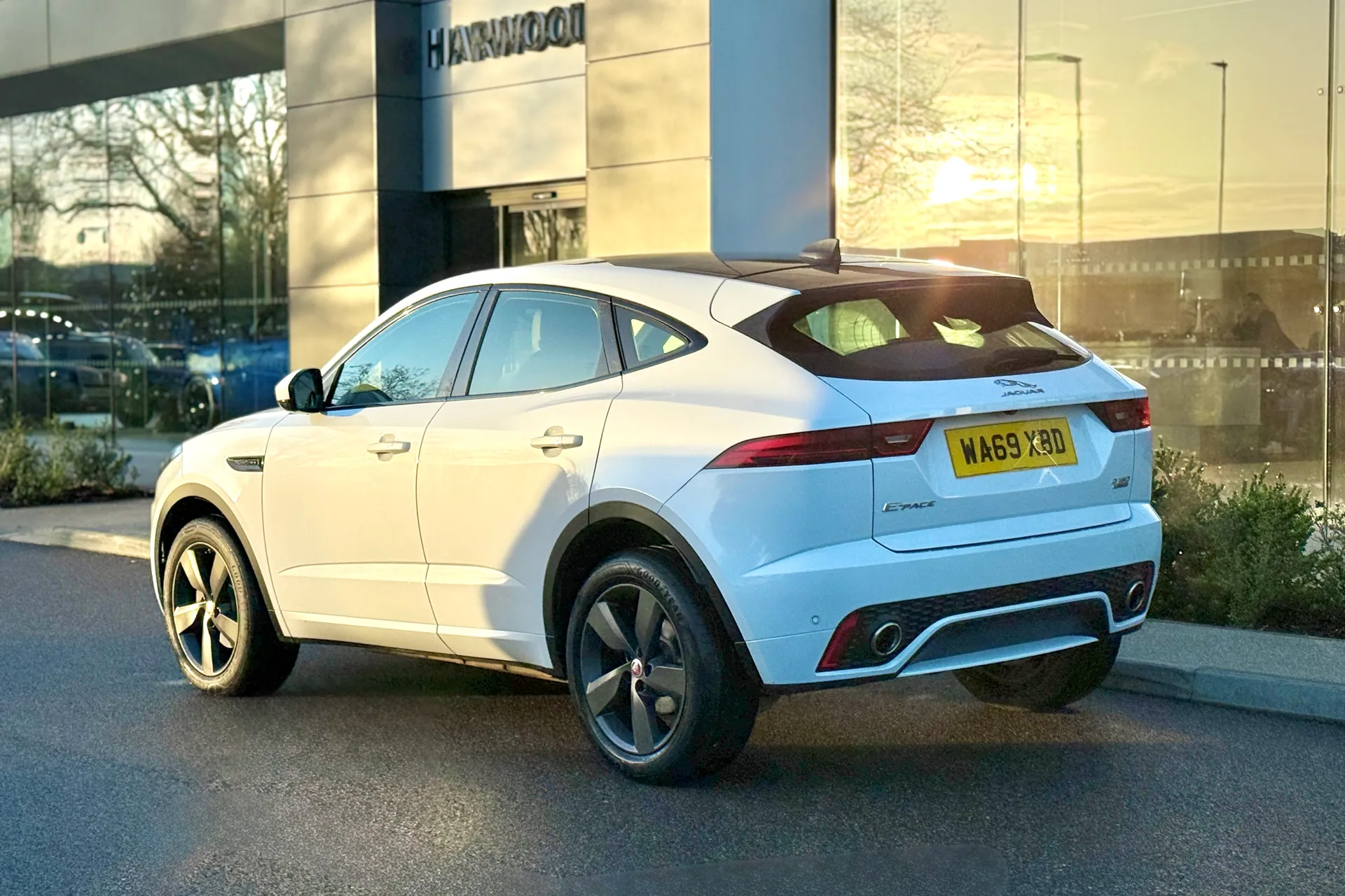 Jaguar E-PACE thumbnail image number 17