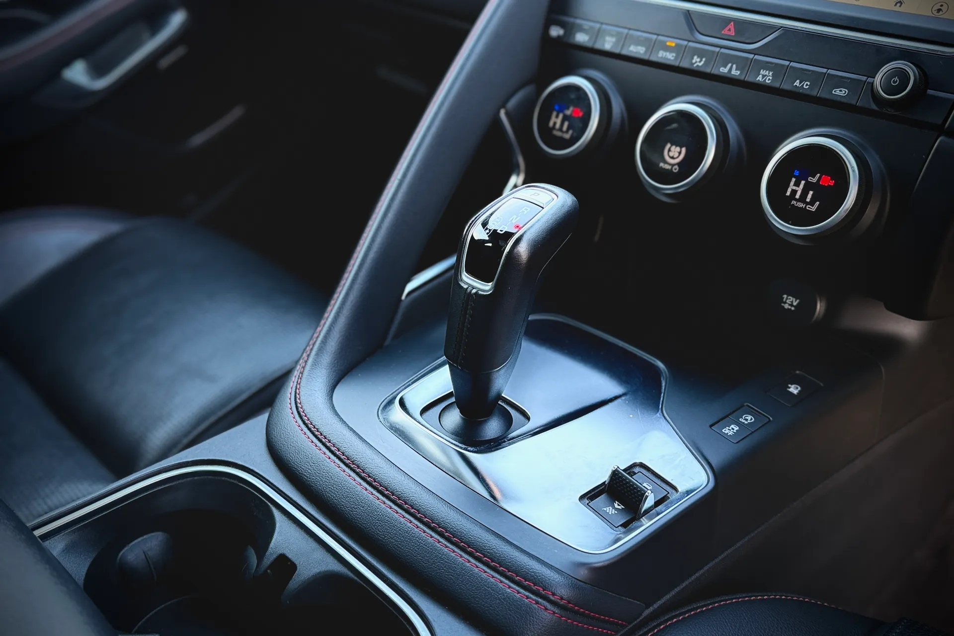 Jaguar E-PACE thumbnail image number 24