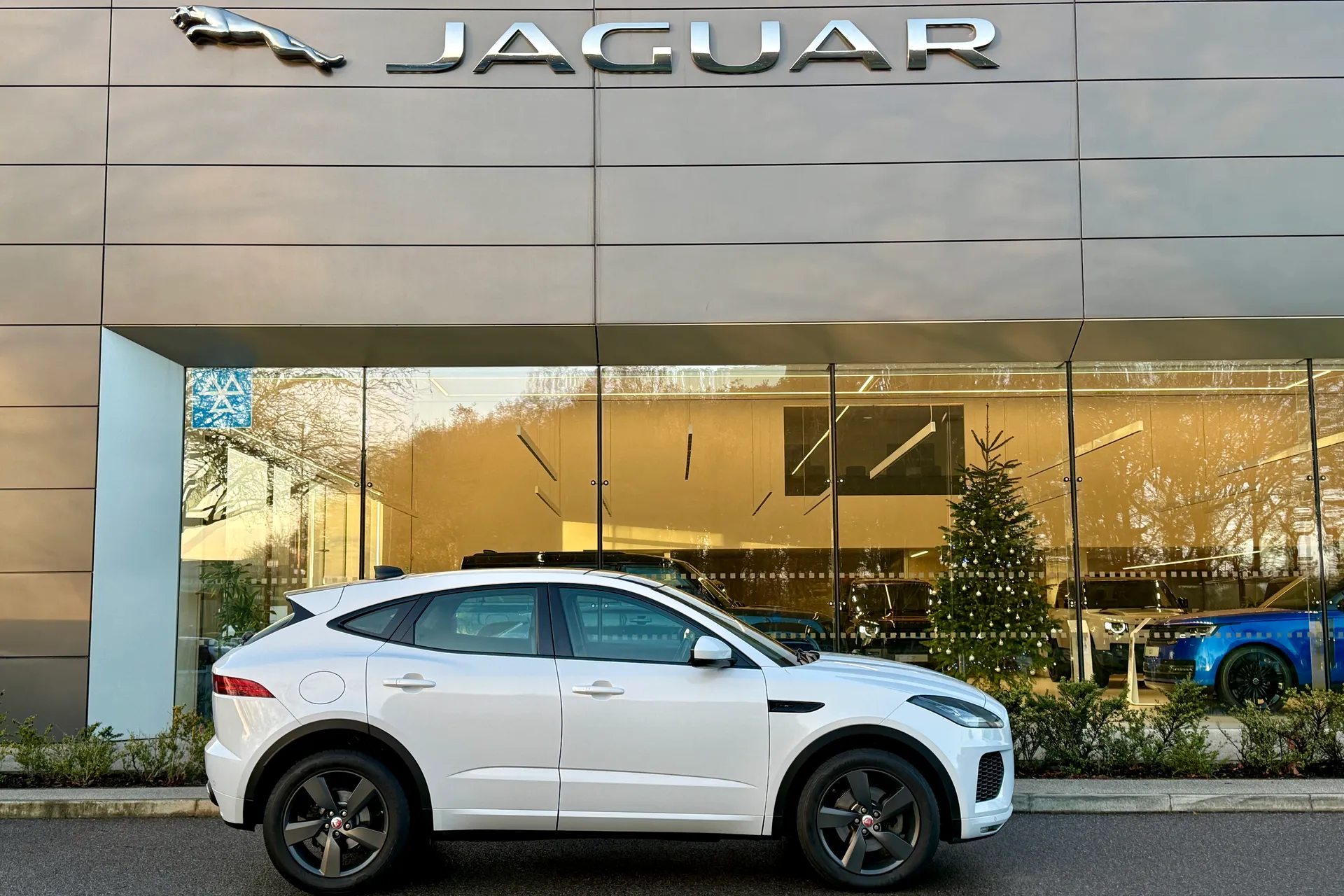 Jaguar E-PACE thumbnail image number 2