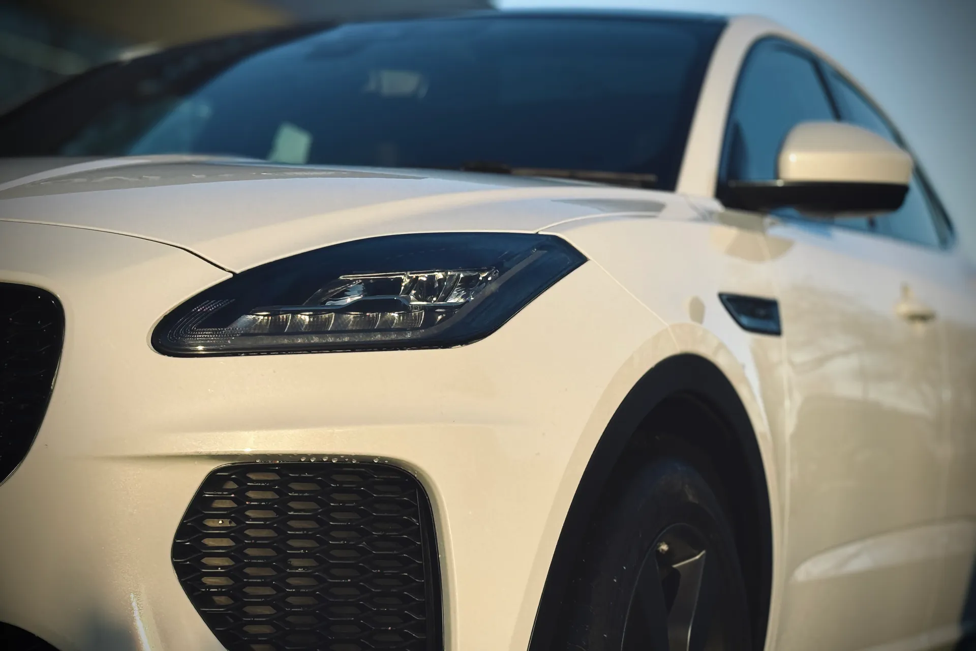 Jaguar E-PACE thumbnail image number 18