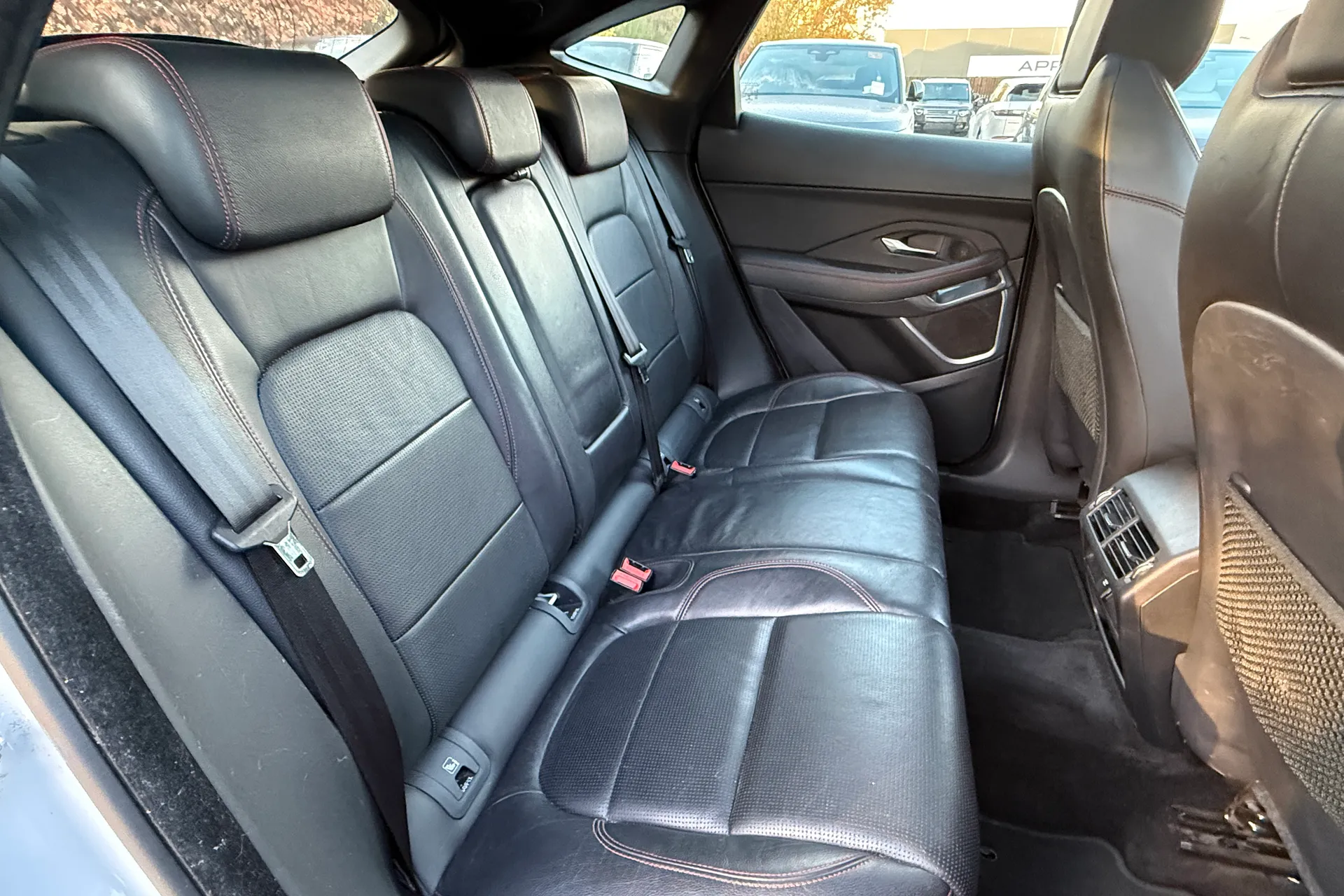 Jaguar E-PACE thumbnail image number 31