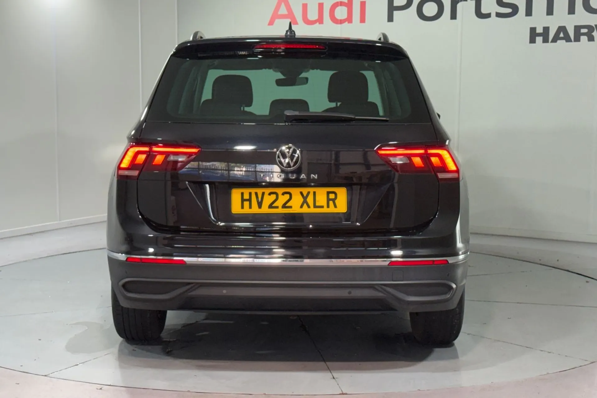 VOLKSWAGEN TIGUAN thumbnail image number 8
