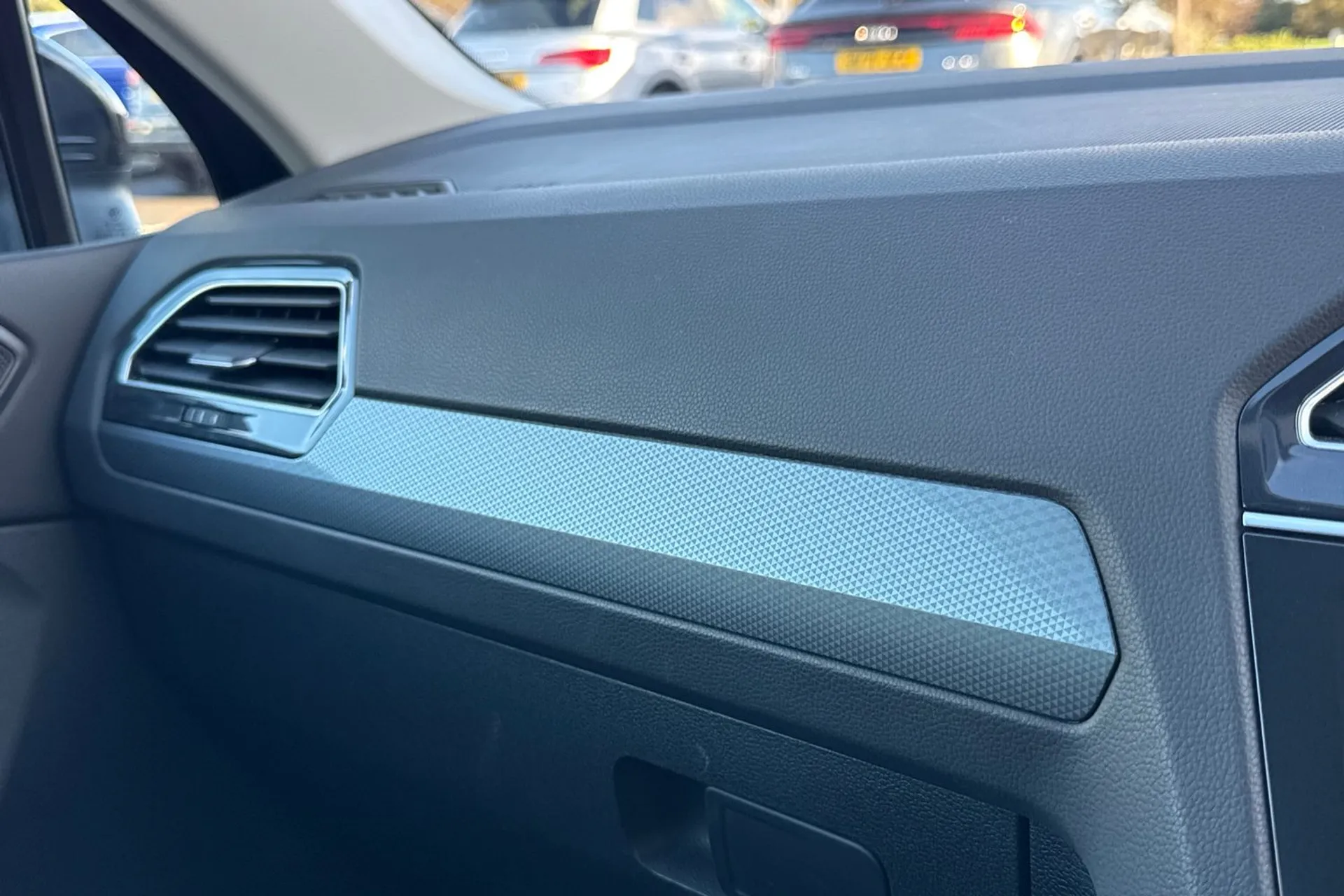 VOLKSWAGEN TIGUAN thumbnail image number 46