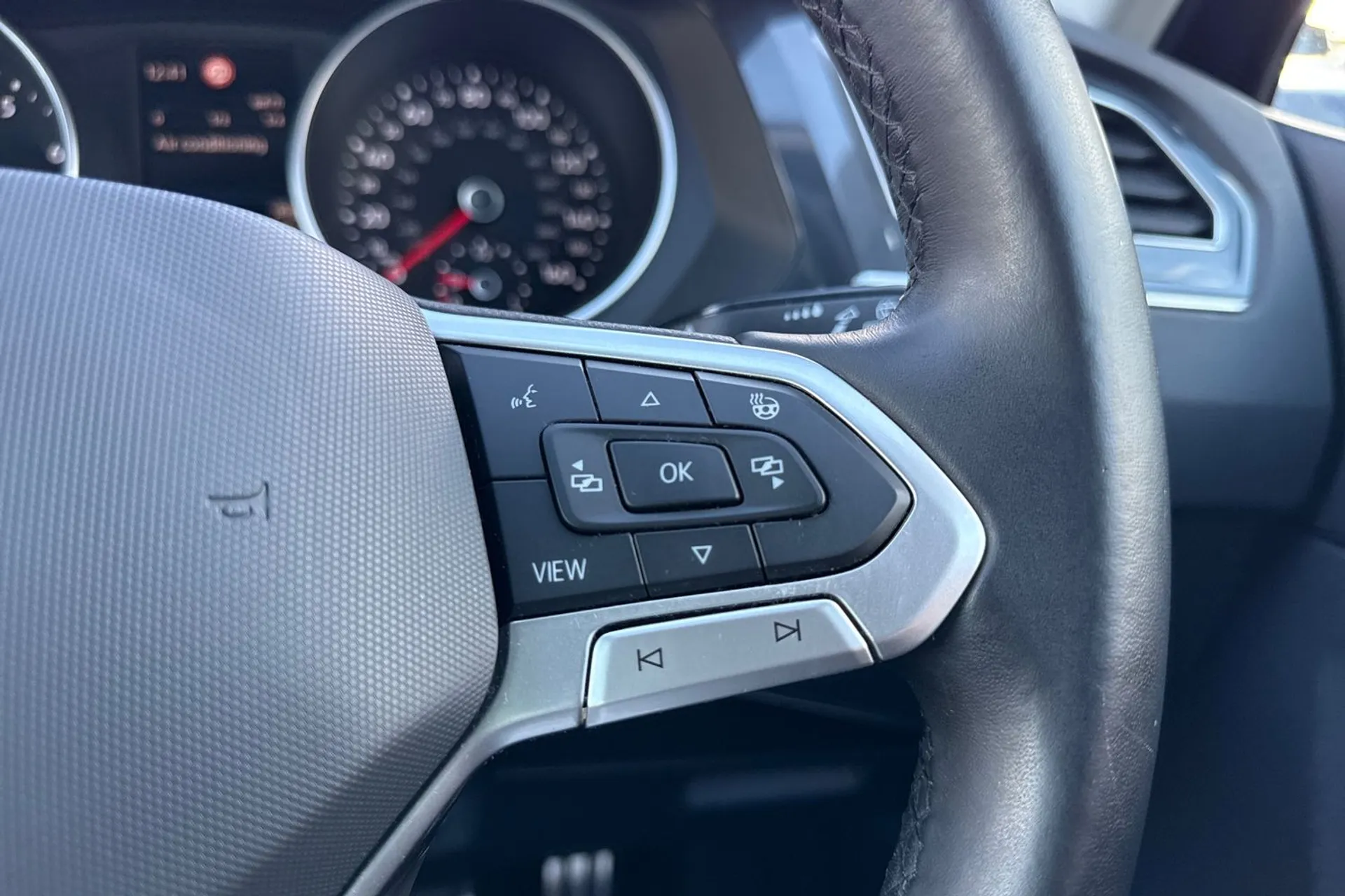 VOLKSWAGEN TIGUAN thumbnail image number 42