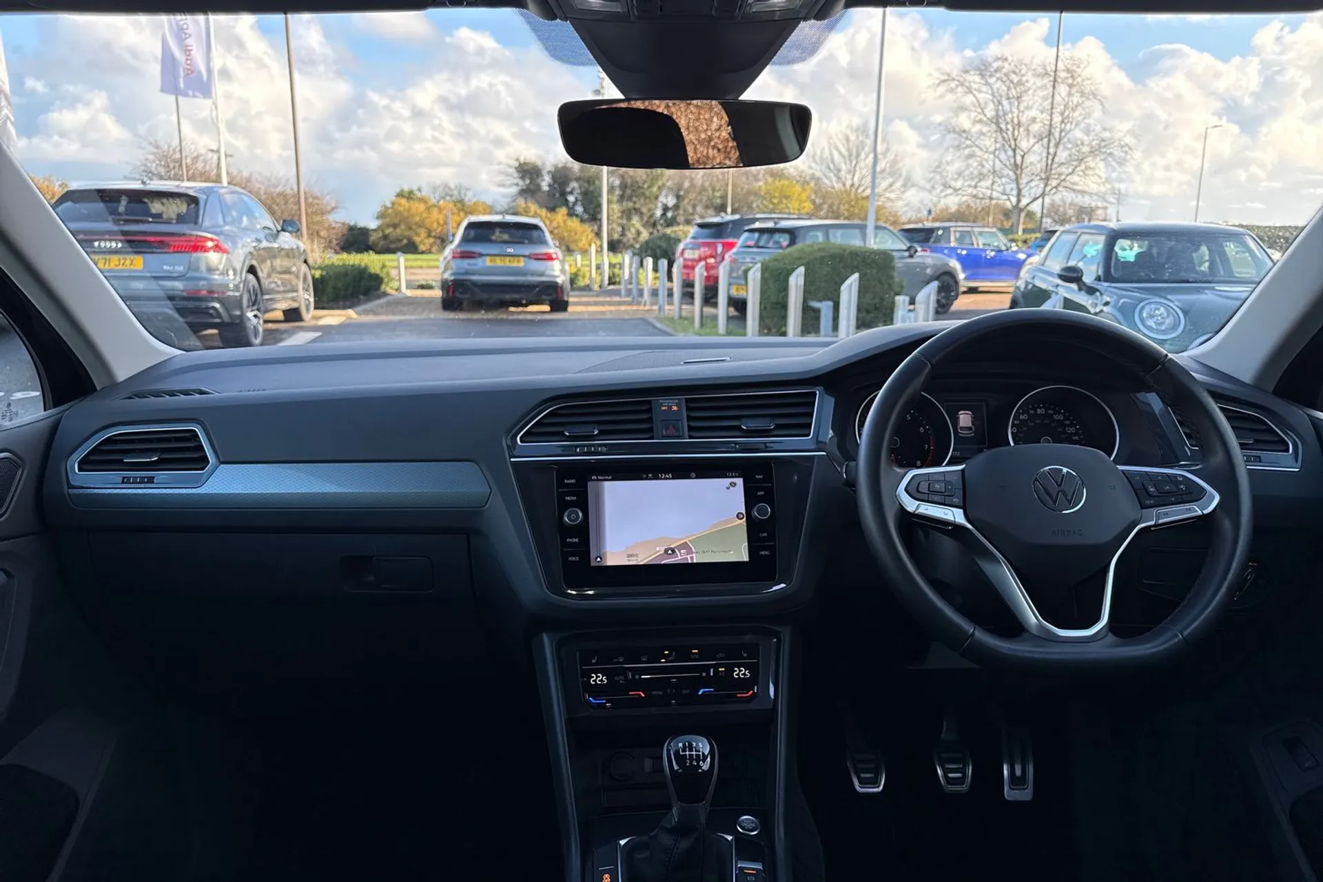 VOLKSWAGEN TIGUAN thumbnail image number 3