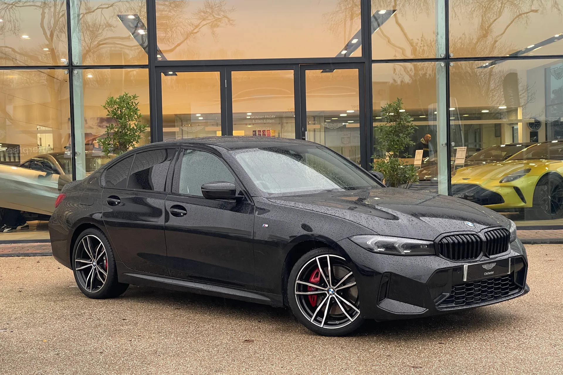 BMW 3 SERIES focused image