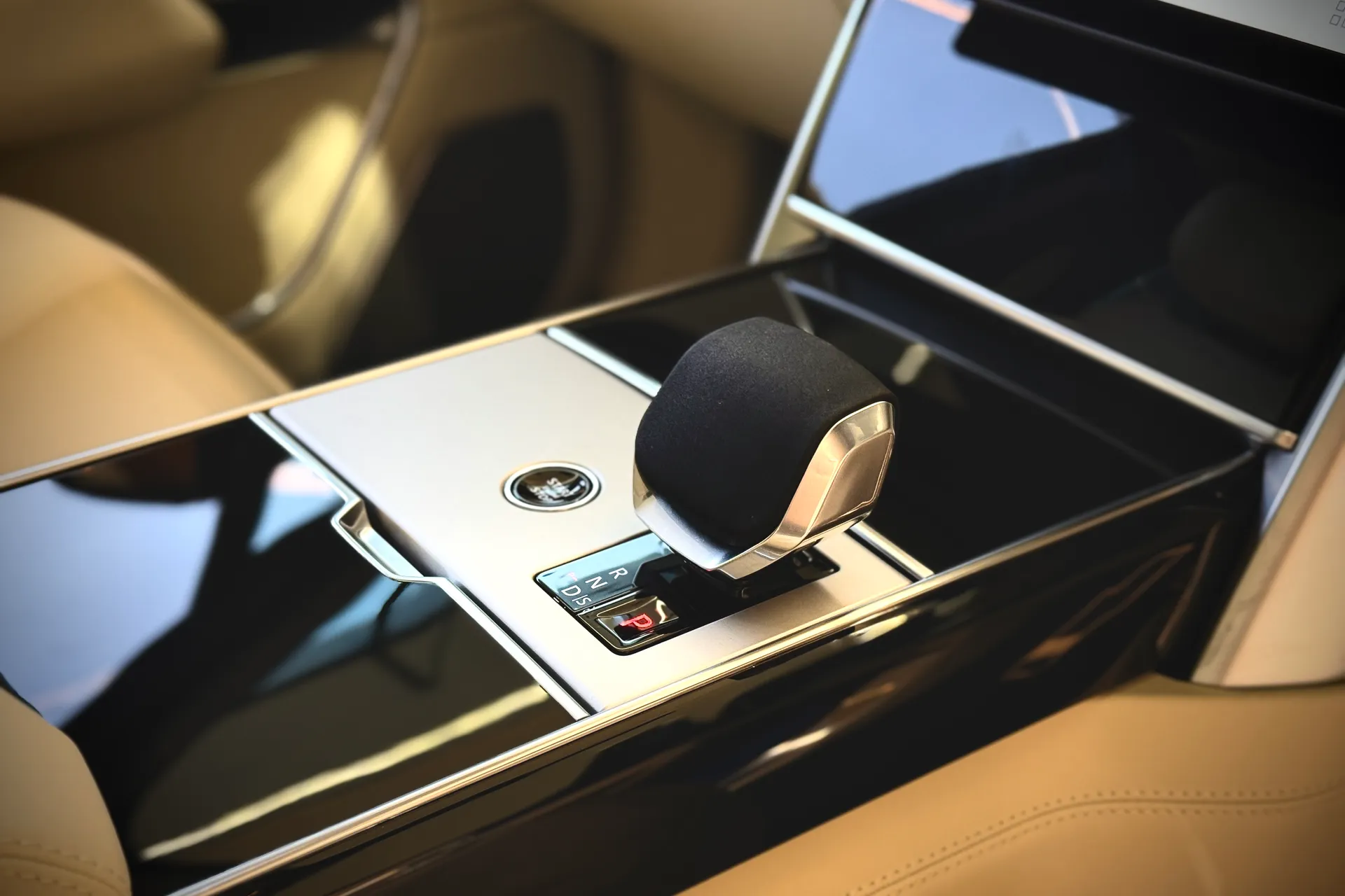 LAND ROVER RANGE ROVER thumbnail image number 23