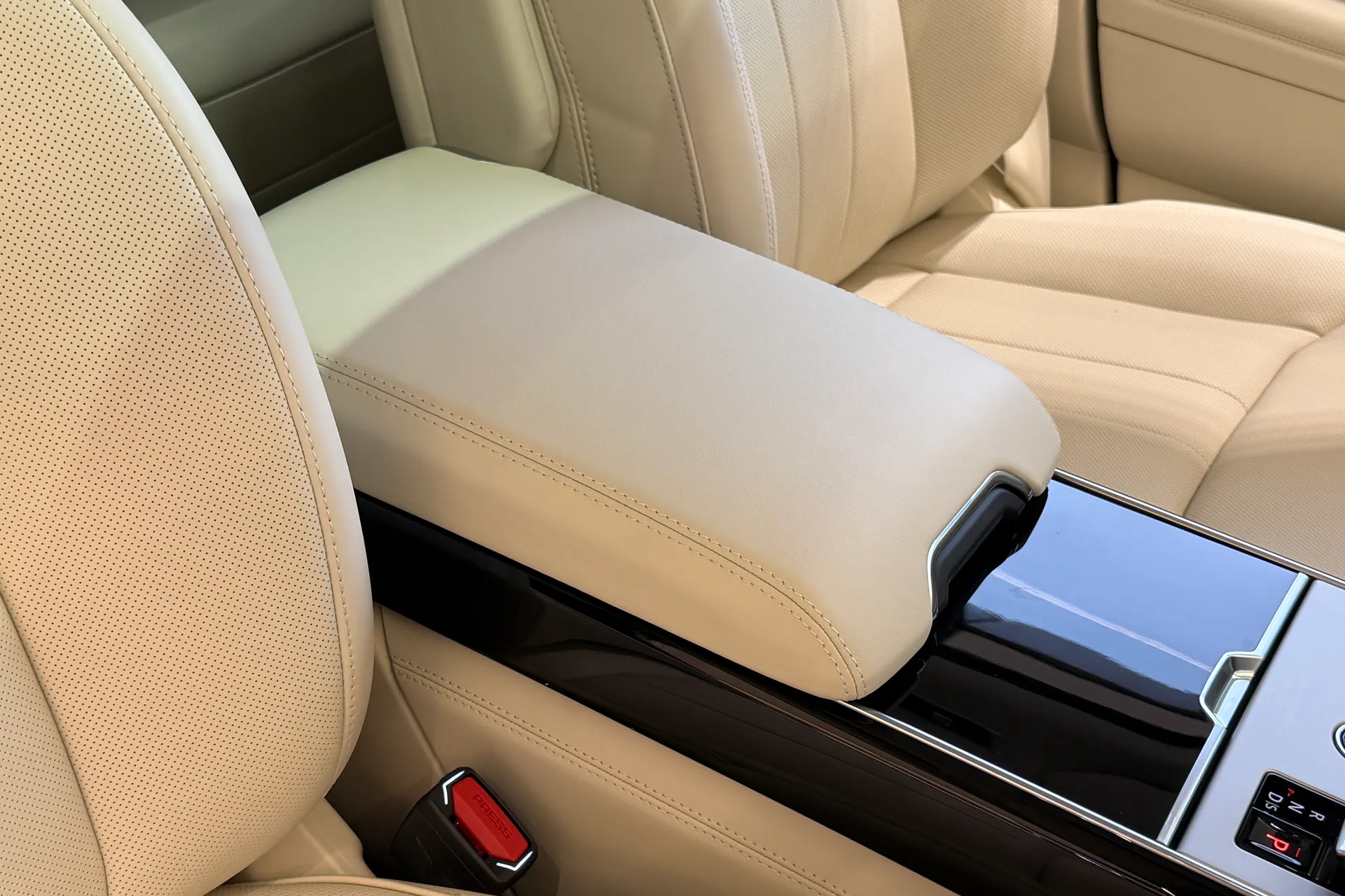 LAND ROVER RANGE ROVER thumbnail image number 40