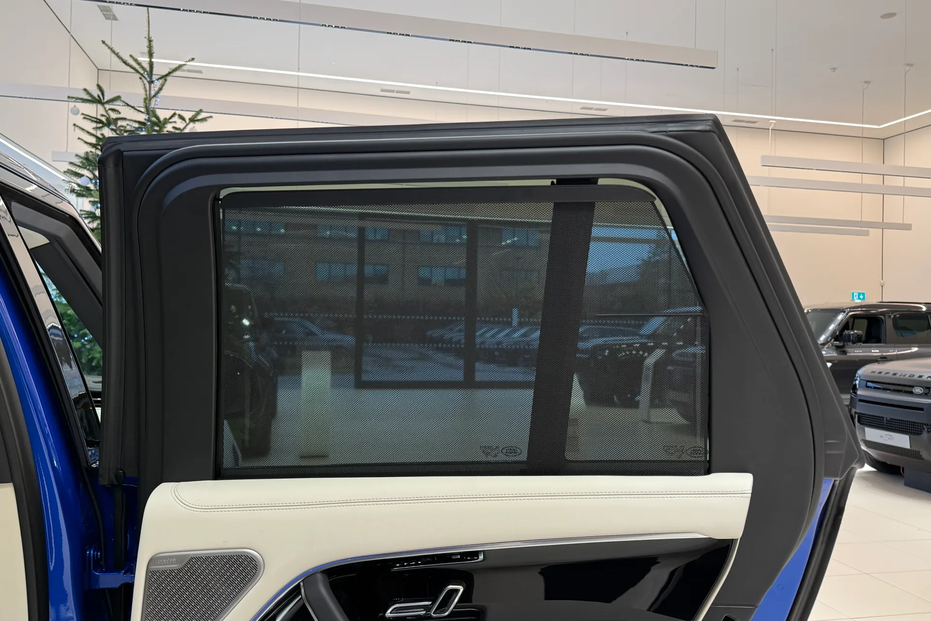 LAND ROVER RANGE ROVER thumbnail image number 34