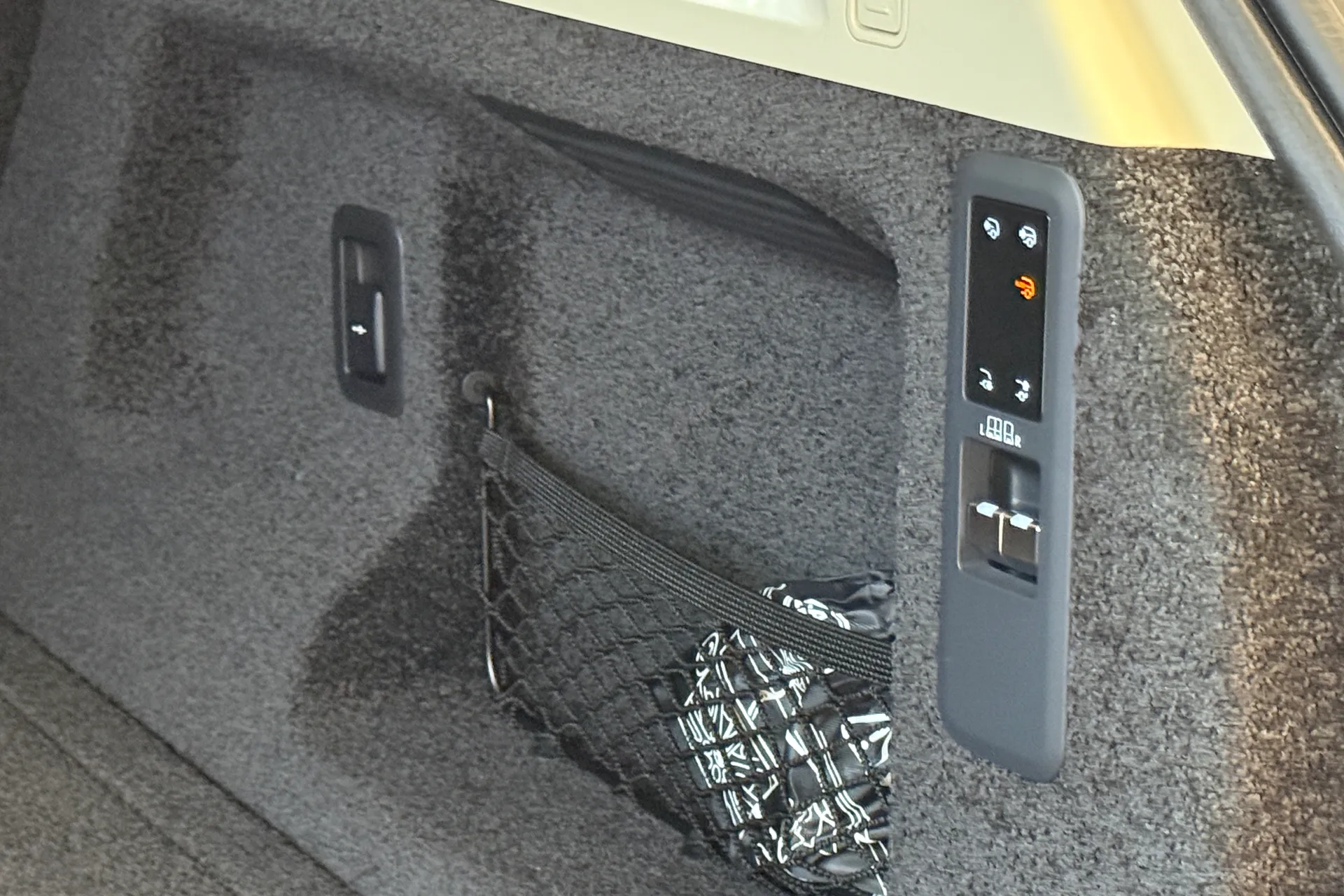 LAND ROVER RANGE ROVER thumbnail image number 31