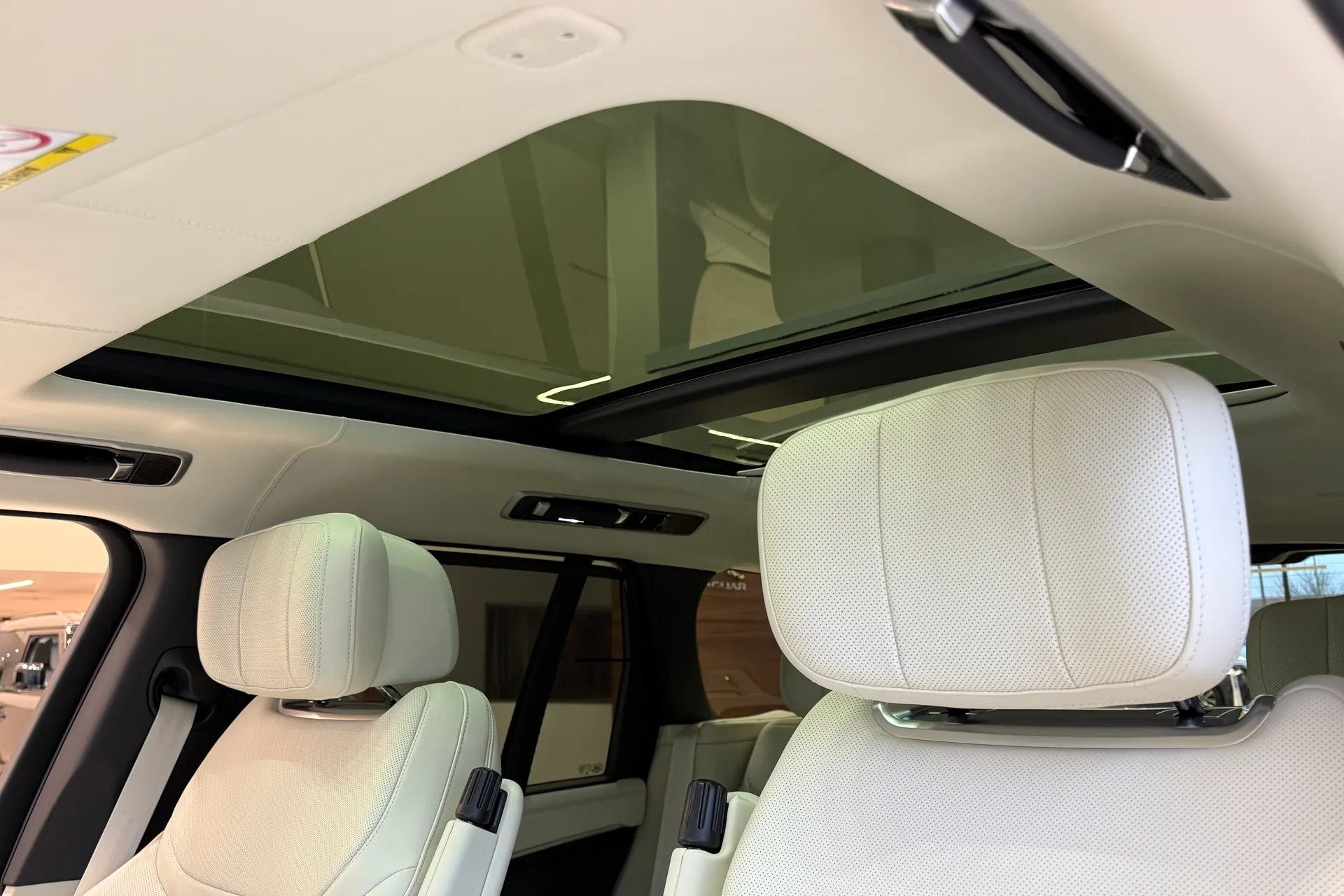 LAND ROVER RANGE ROVER thumbnail image number 4