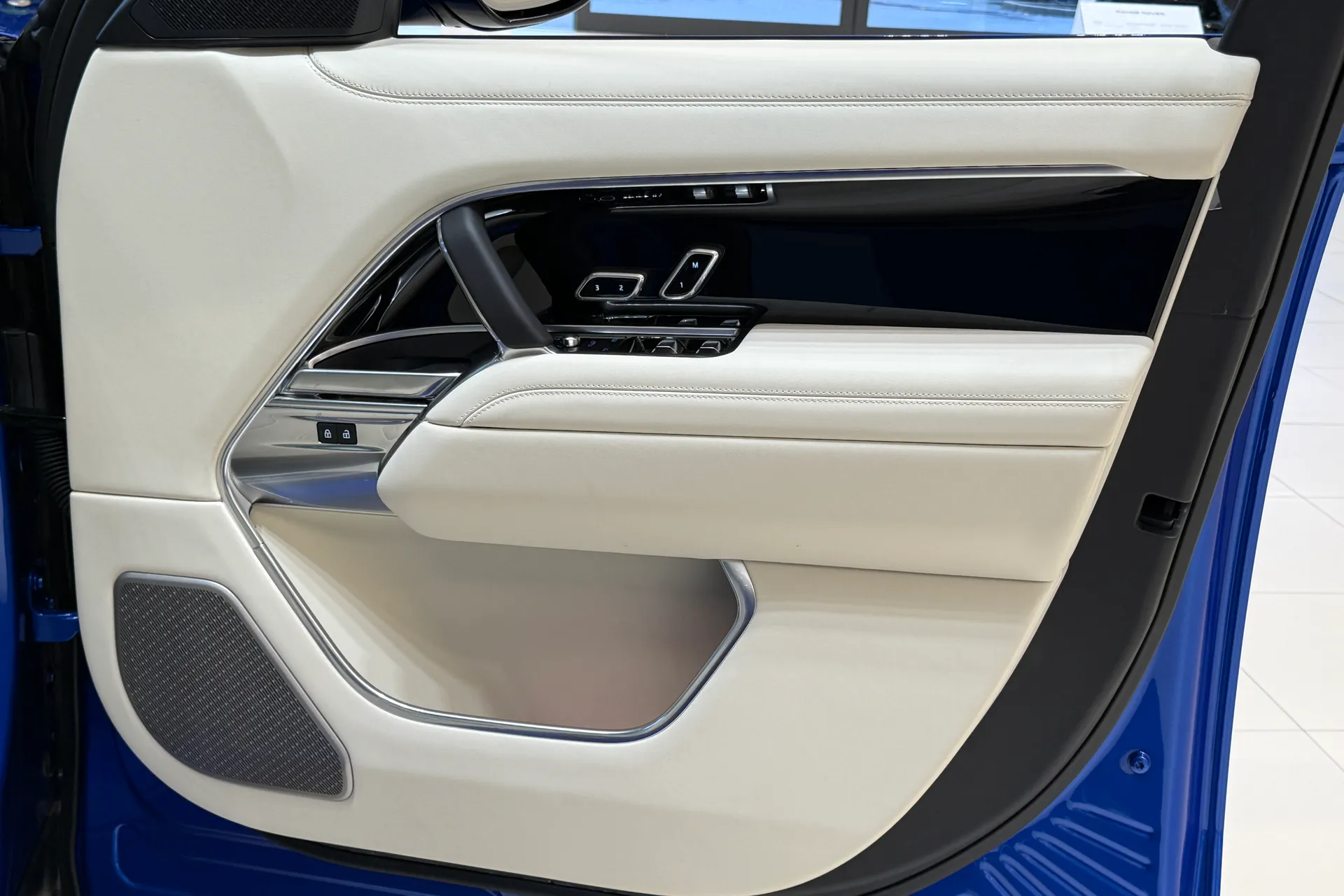 LAND ROVER RANGE ROVER thumbnail image number 46