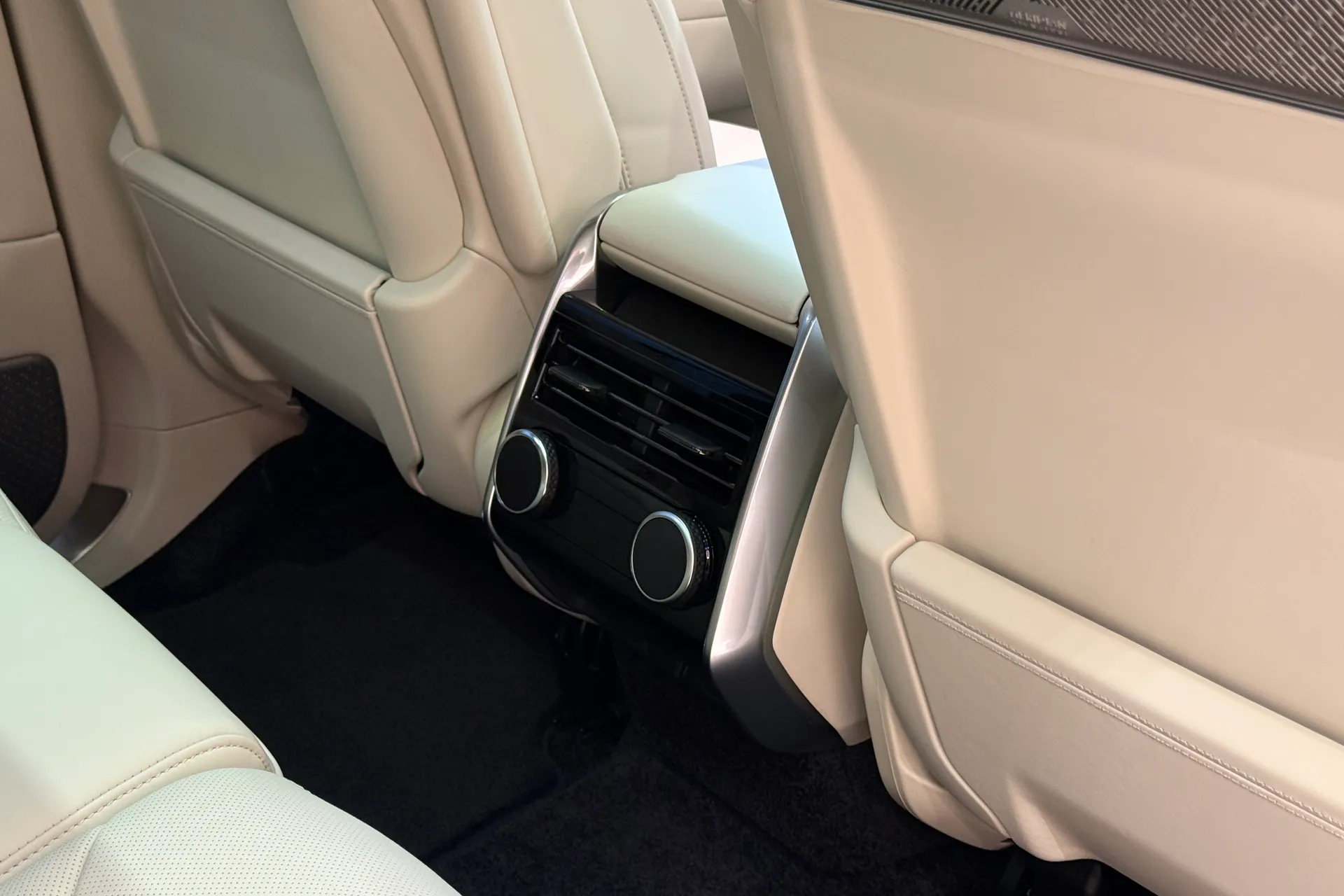 LAND ROVER RANGE ROVER thumbnail image number 36