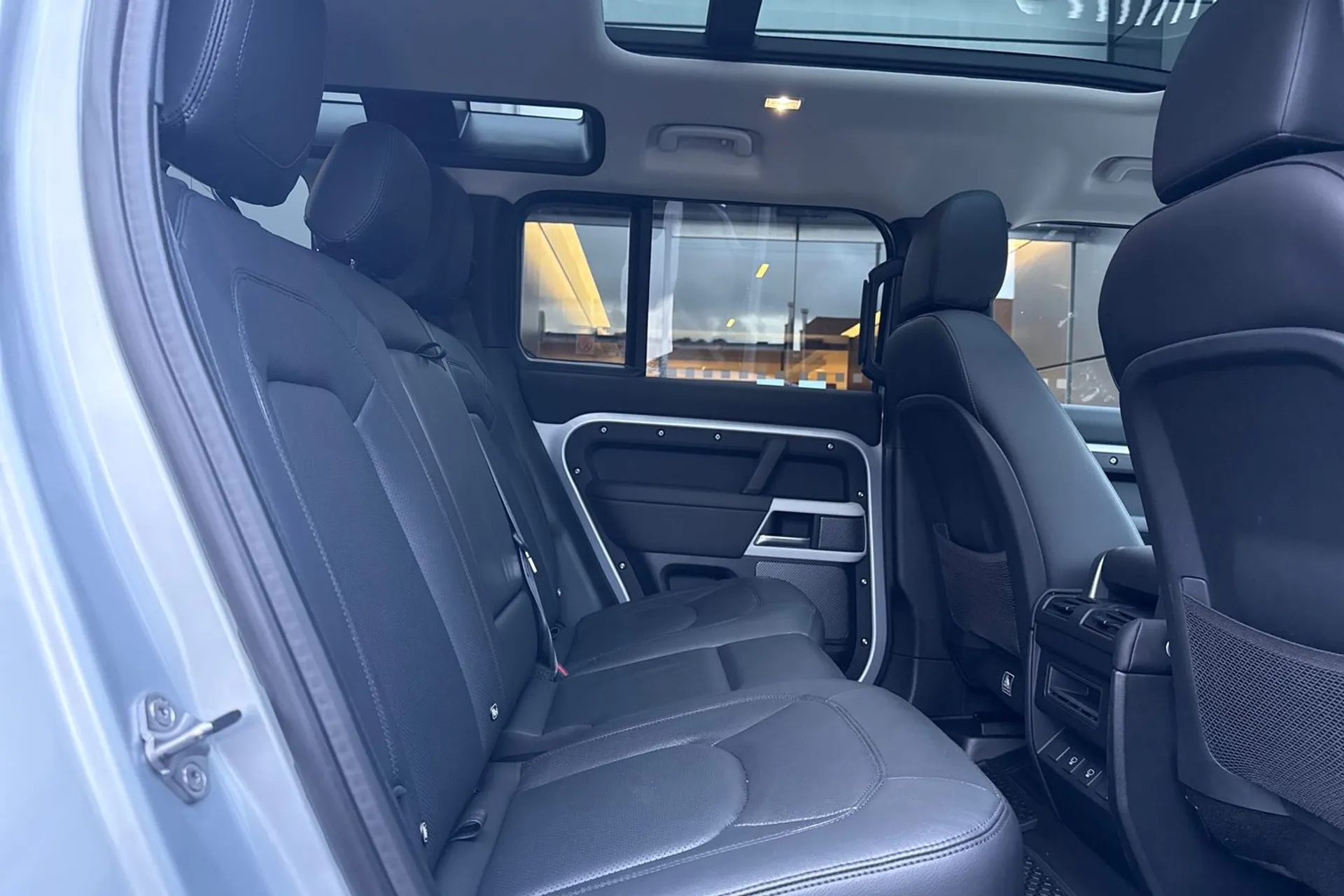 LAND ROVER DEFENDER thumbnail image number 39