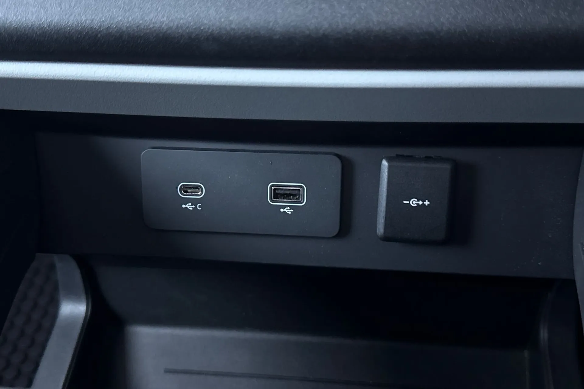 LAND ROVER DEFENDER thumbnail image number 60