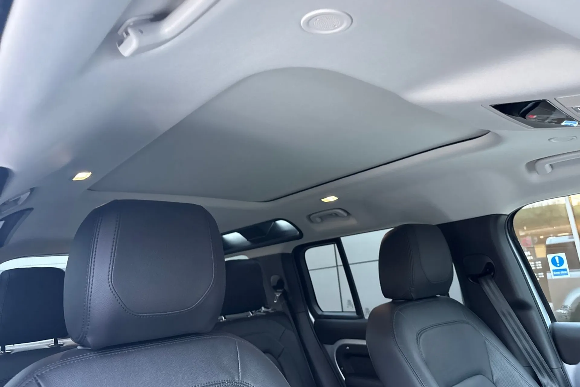 LAND ROVER DEFENDER thumbnail image number 8