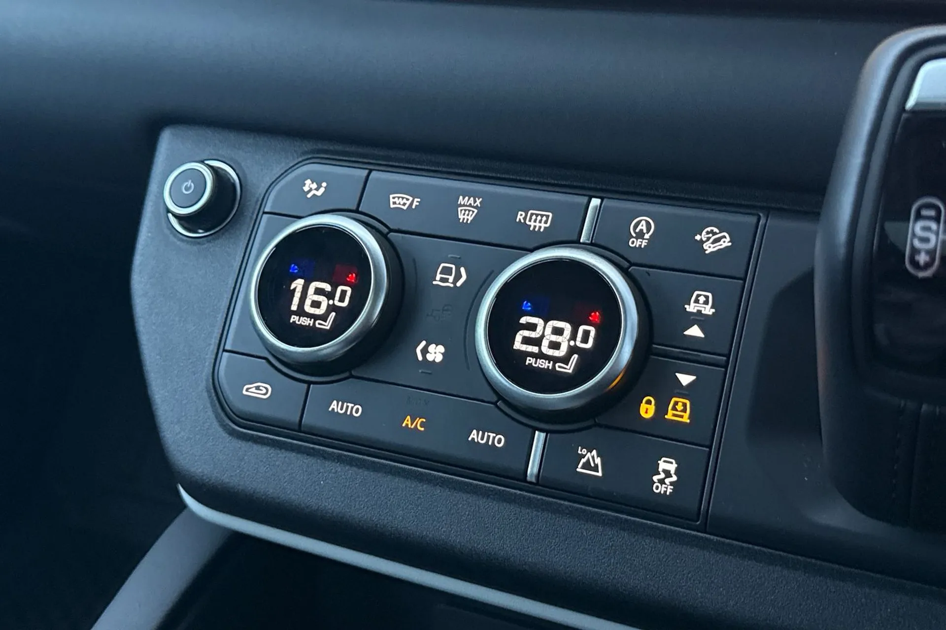 LAND ROVER DEFENDER thumbnail image number 57