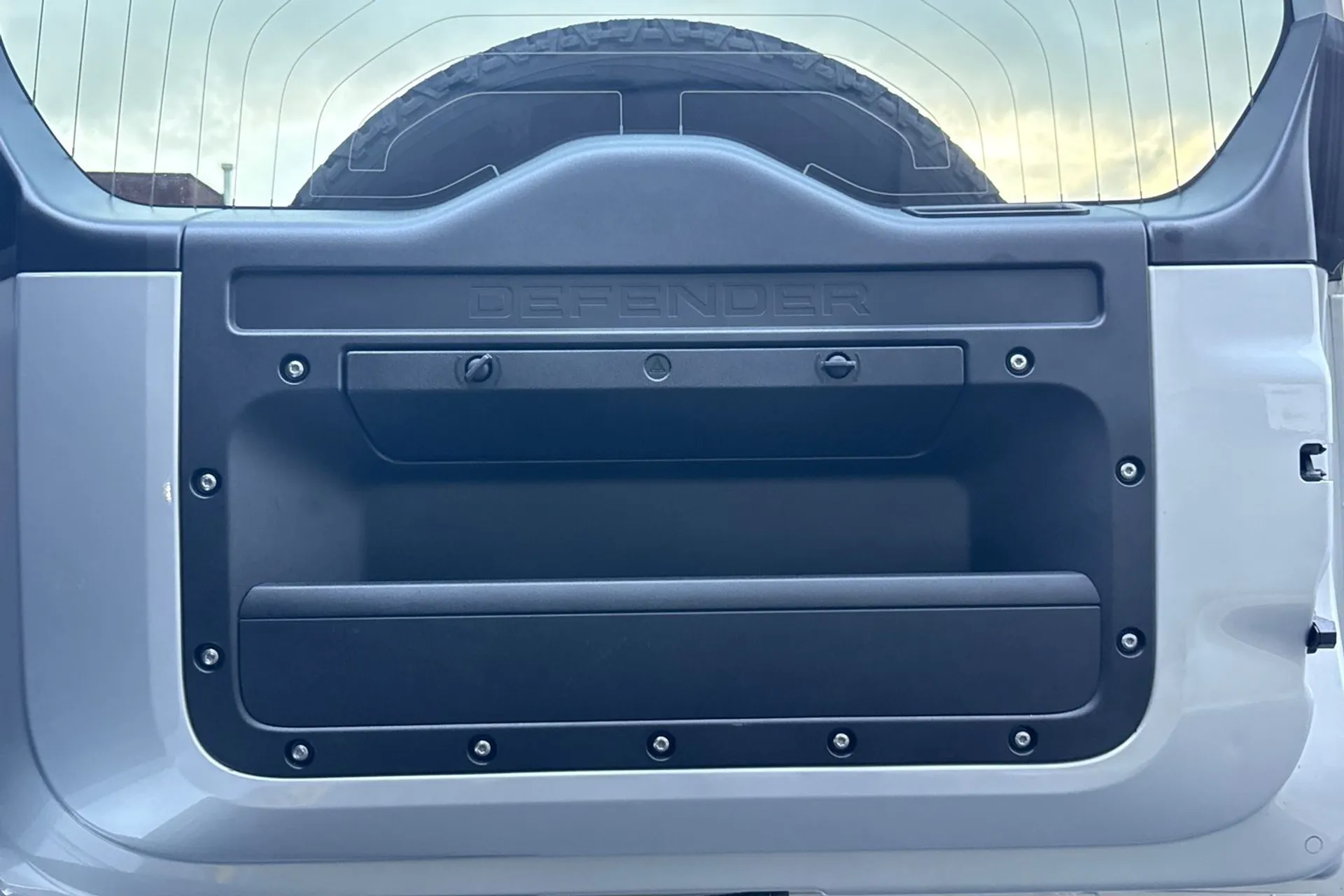 LAND ROVER DEFENDER thumbnail image number 50